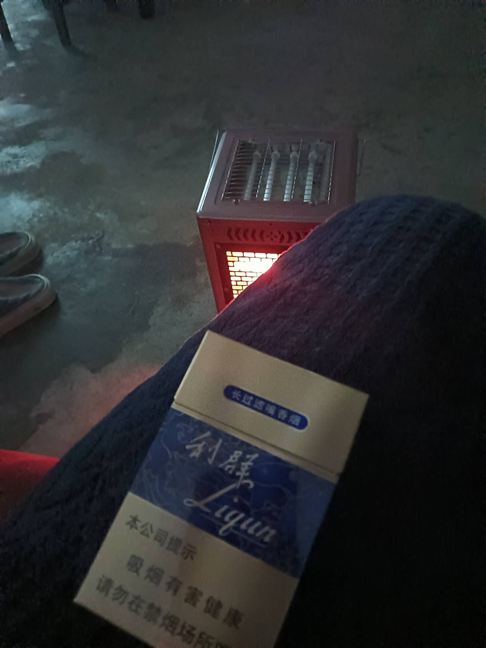 尽管吃饭钱都没有 烟不能糊弄 不能抽太便宜的 这么多年一直如此

13 / 作者:卡农鼻祖 / 