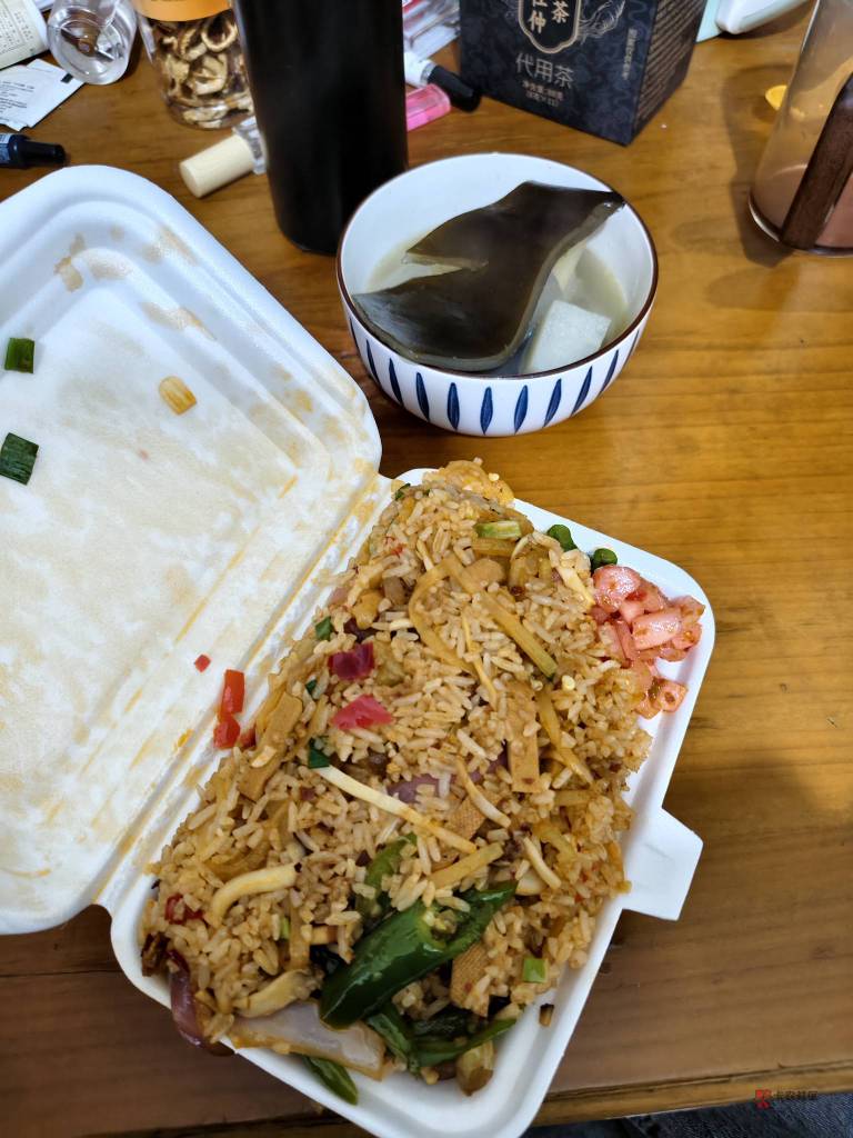 出去买个晚饭，看到都在拖着个行李箱等车回家过年


51 / 作者:风中之神-聂风 / 