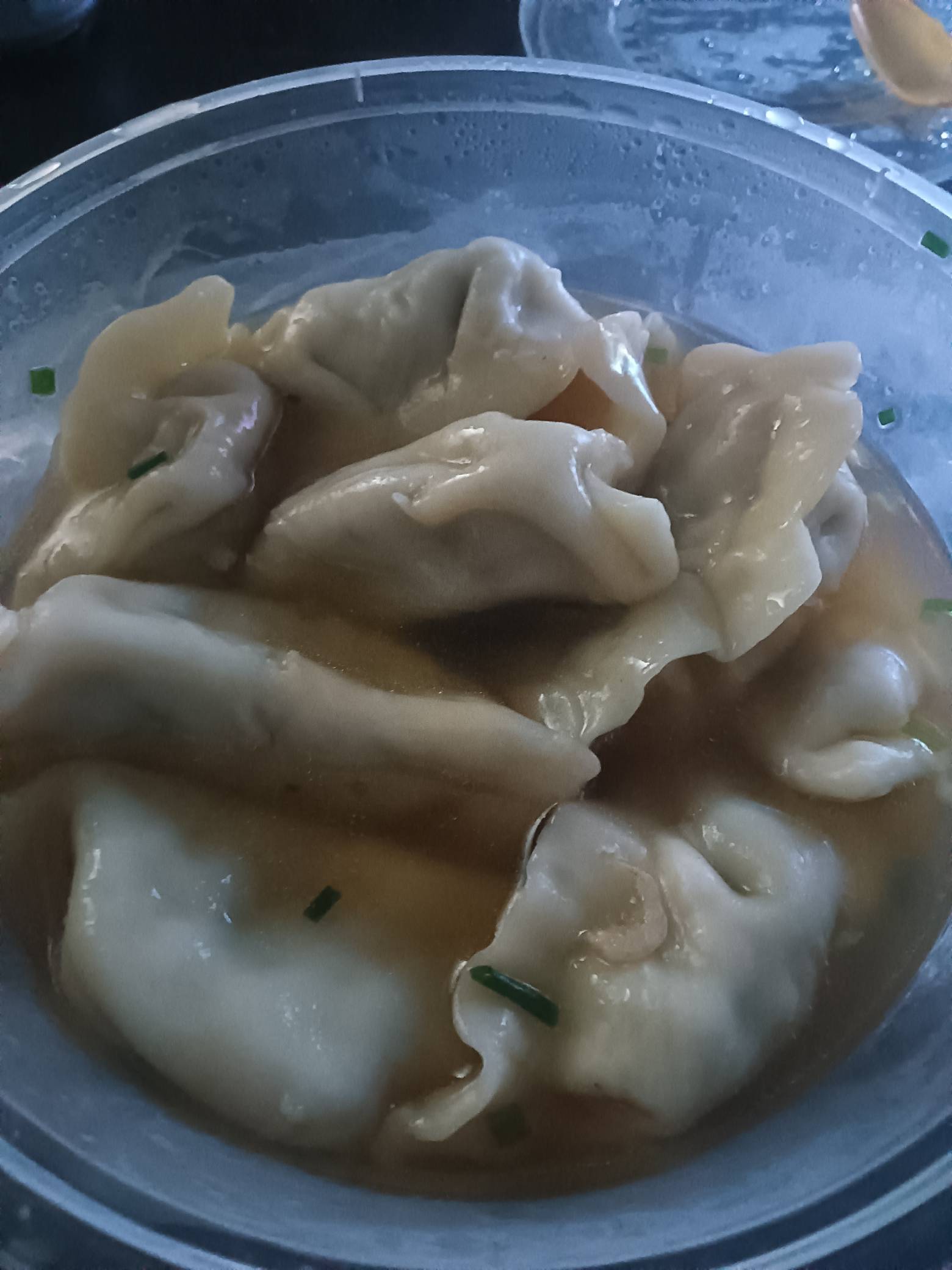 在外面有时候就想吃家乡的东西 外面再贵的东西都不去家长从小吃到大的各种店

2 / 作者:卡农鼻祖 / 