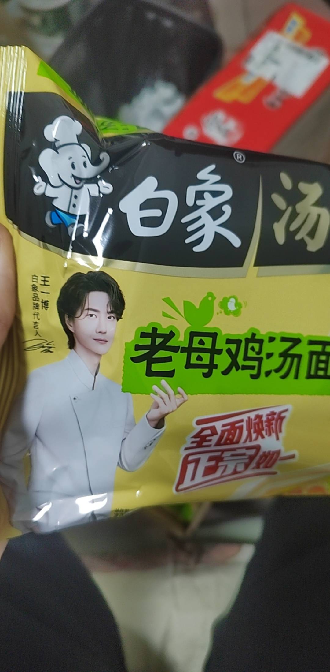 竟然有人说白象不好吃。认识这男的谁不

37 / 作者:挂比了救我鸭 / 