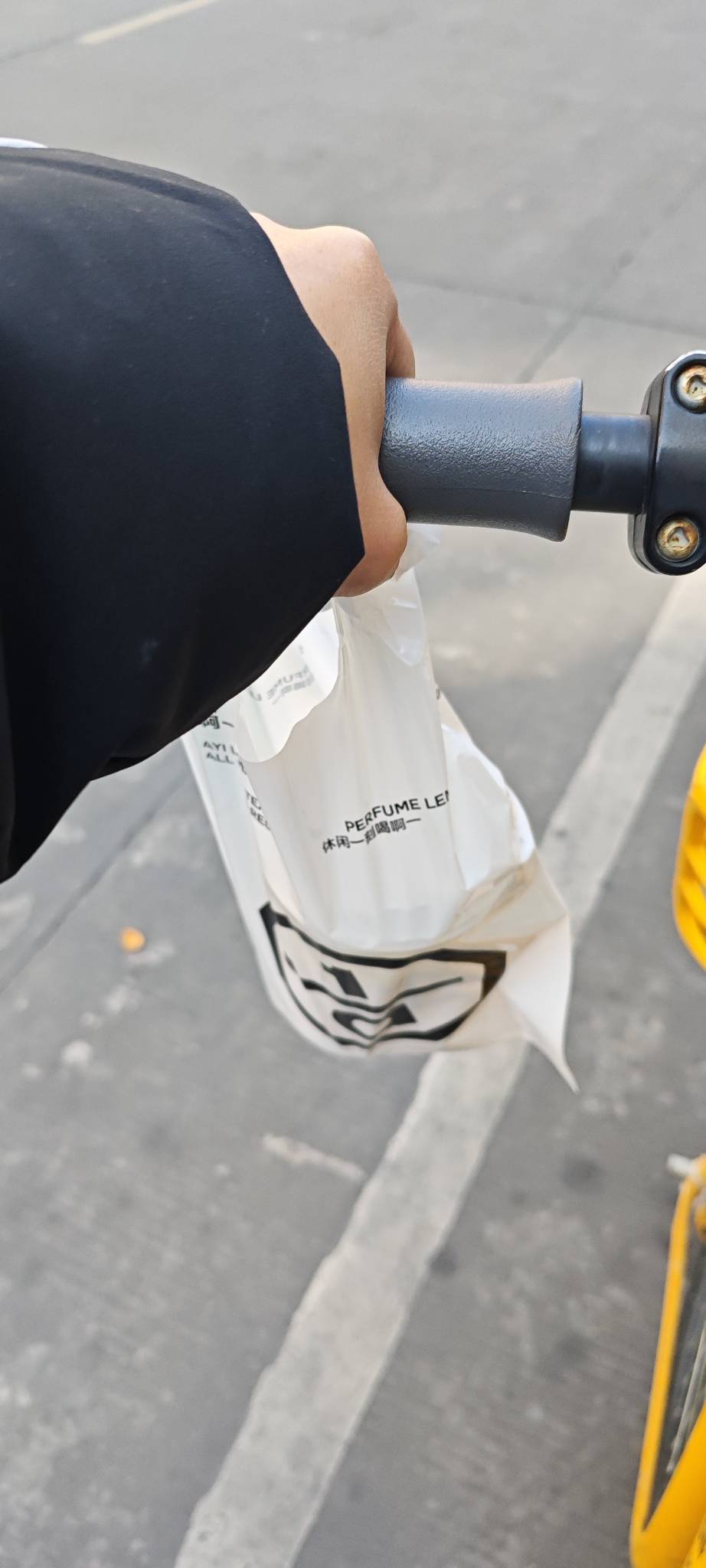 申请不到羊毛，只能骑单车一单一单送了

47 / 作者:卡农豆包 / 