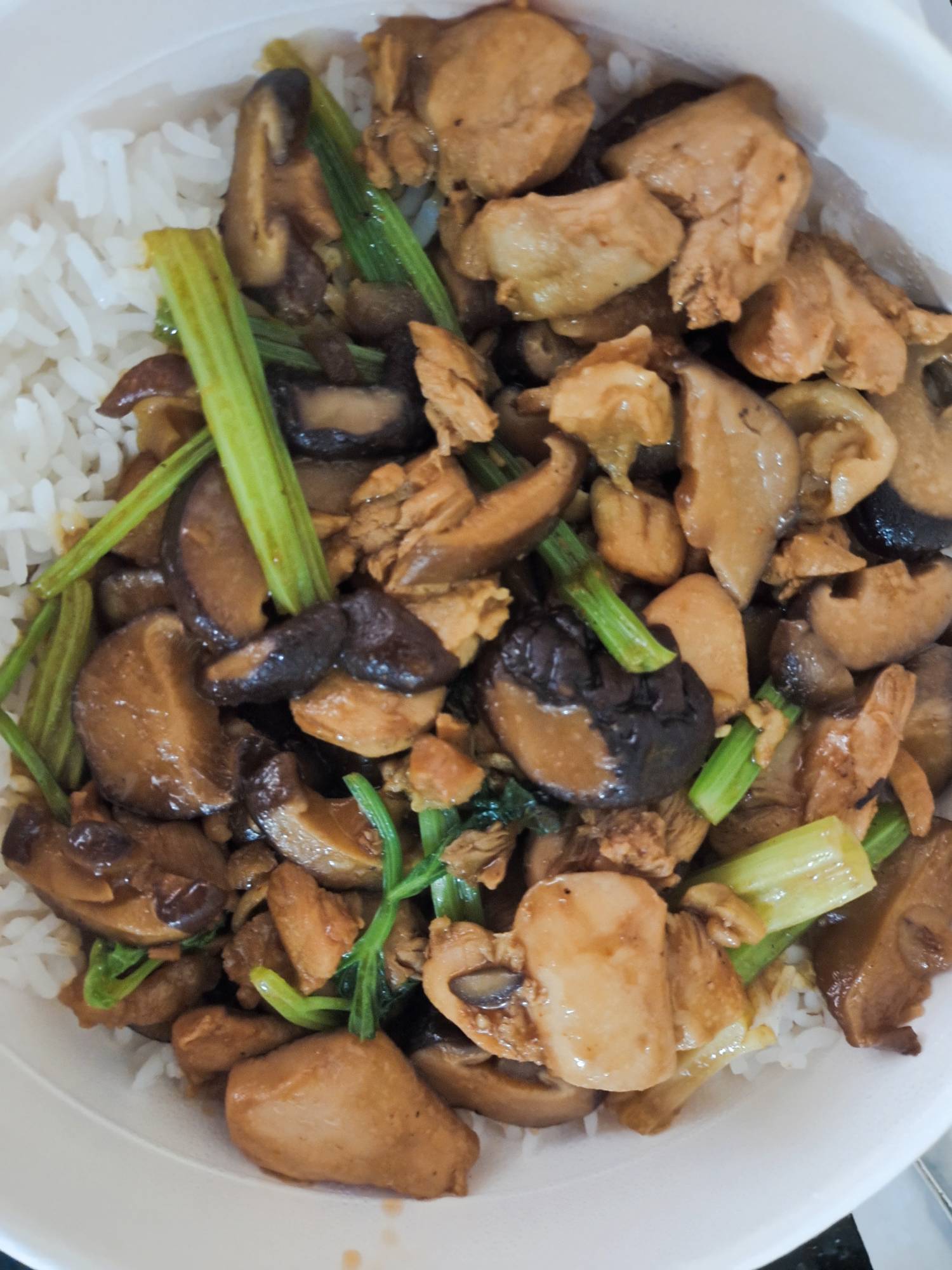 每天都吃挂壁黄大妈，因为便宜

32 / 作者:虾仁炒饭 / 