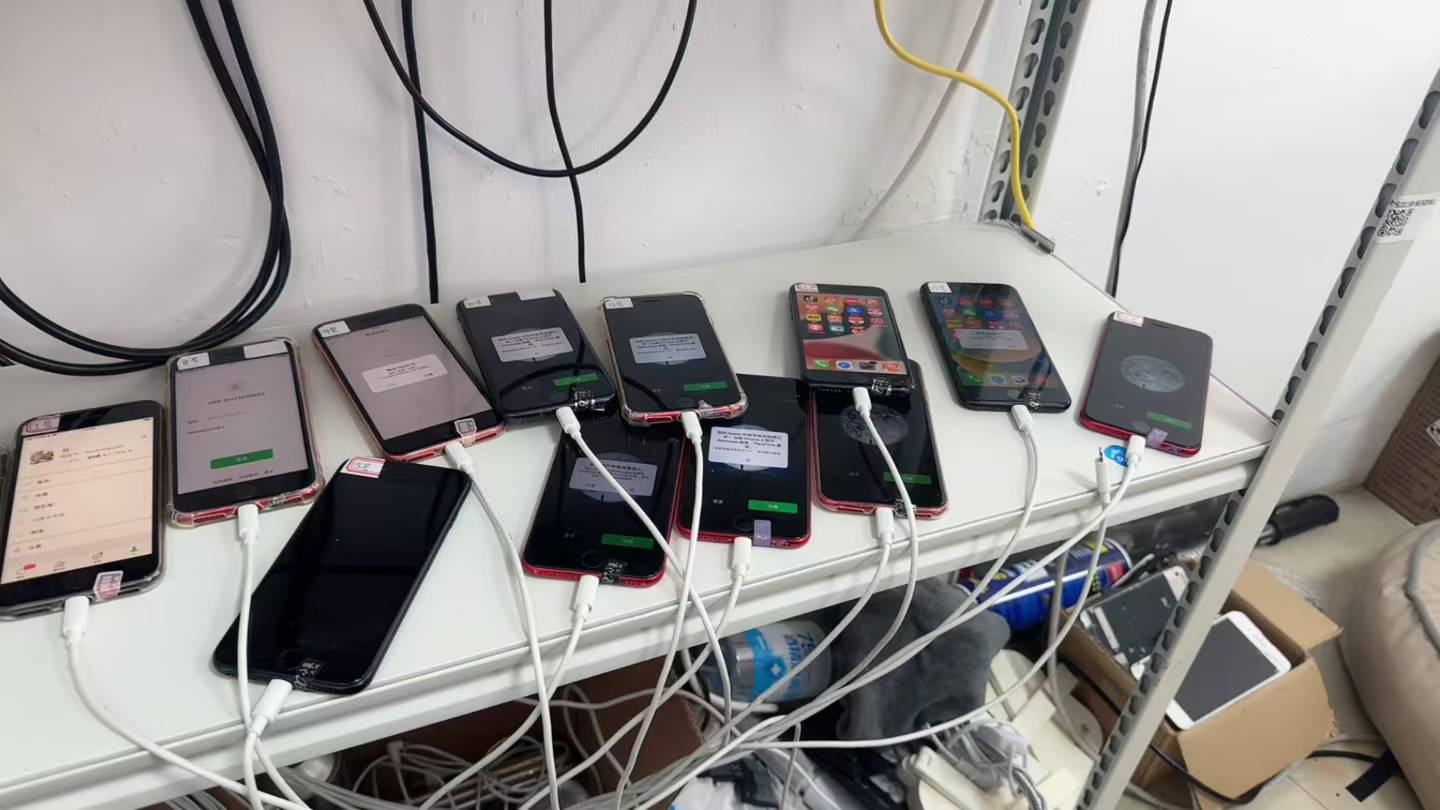 不打算申请毛了。
出几十个se2 64g. 580一台 无锁，都装了巨魔越狱群控 功能正常 保修85 / 作者:回忆回忆2001 / 