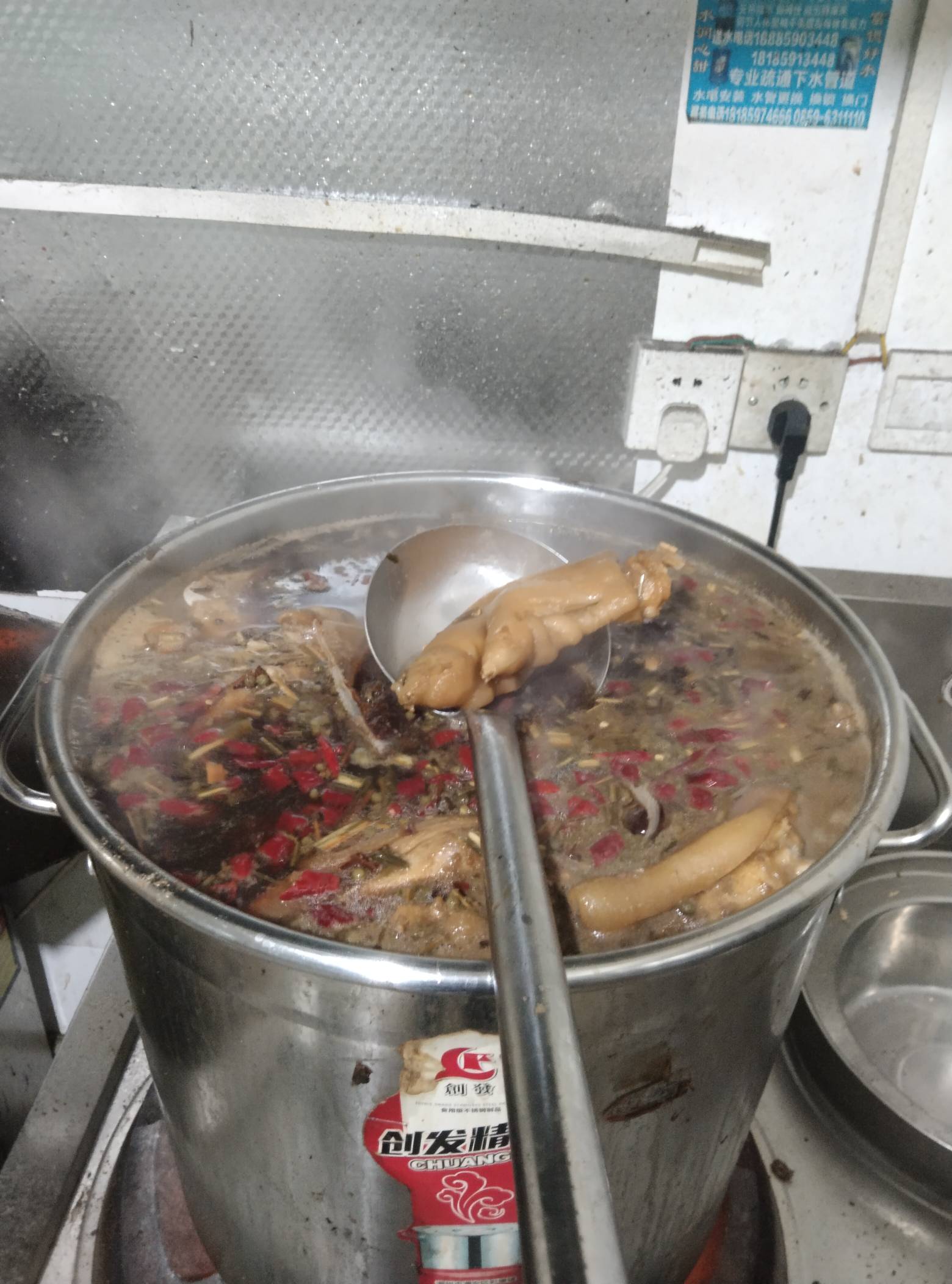 老哥们  来吃猪蹄了

49 / 作者:独立日 / 