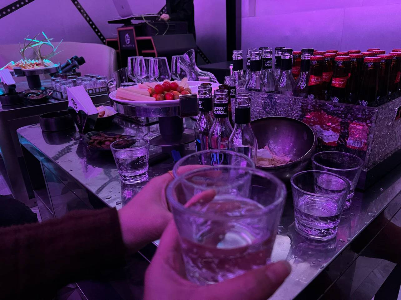 喝起来，老哥老姐

19 / 作者:酒肉和尚 / 