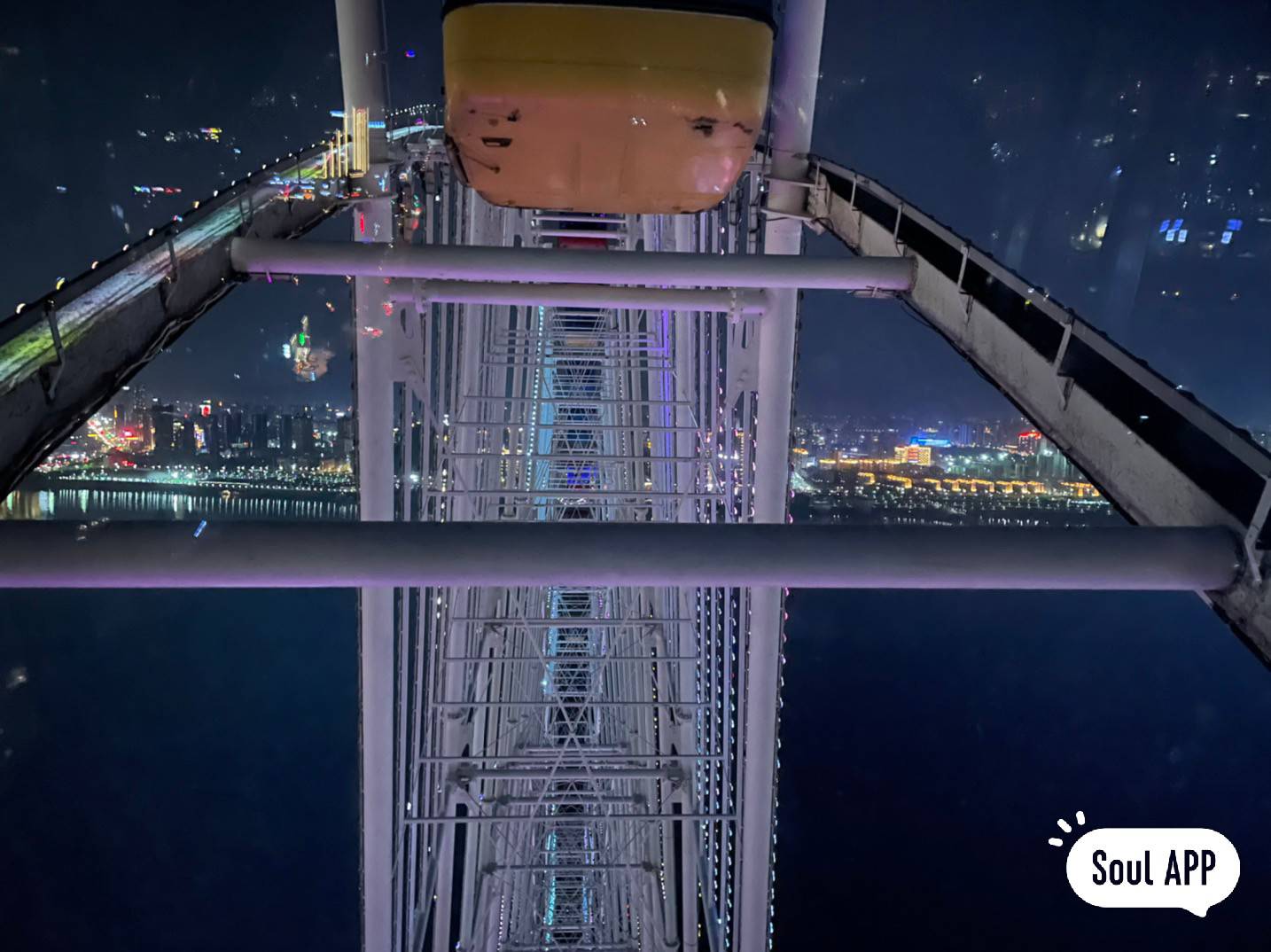 最后一个女朋友 一转眼就四年了 有老哥知道这是哪里不 这天晚上感觉近在眼前



37 / 作者:卡农鼻祖 / 