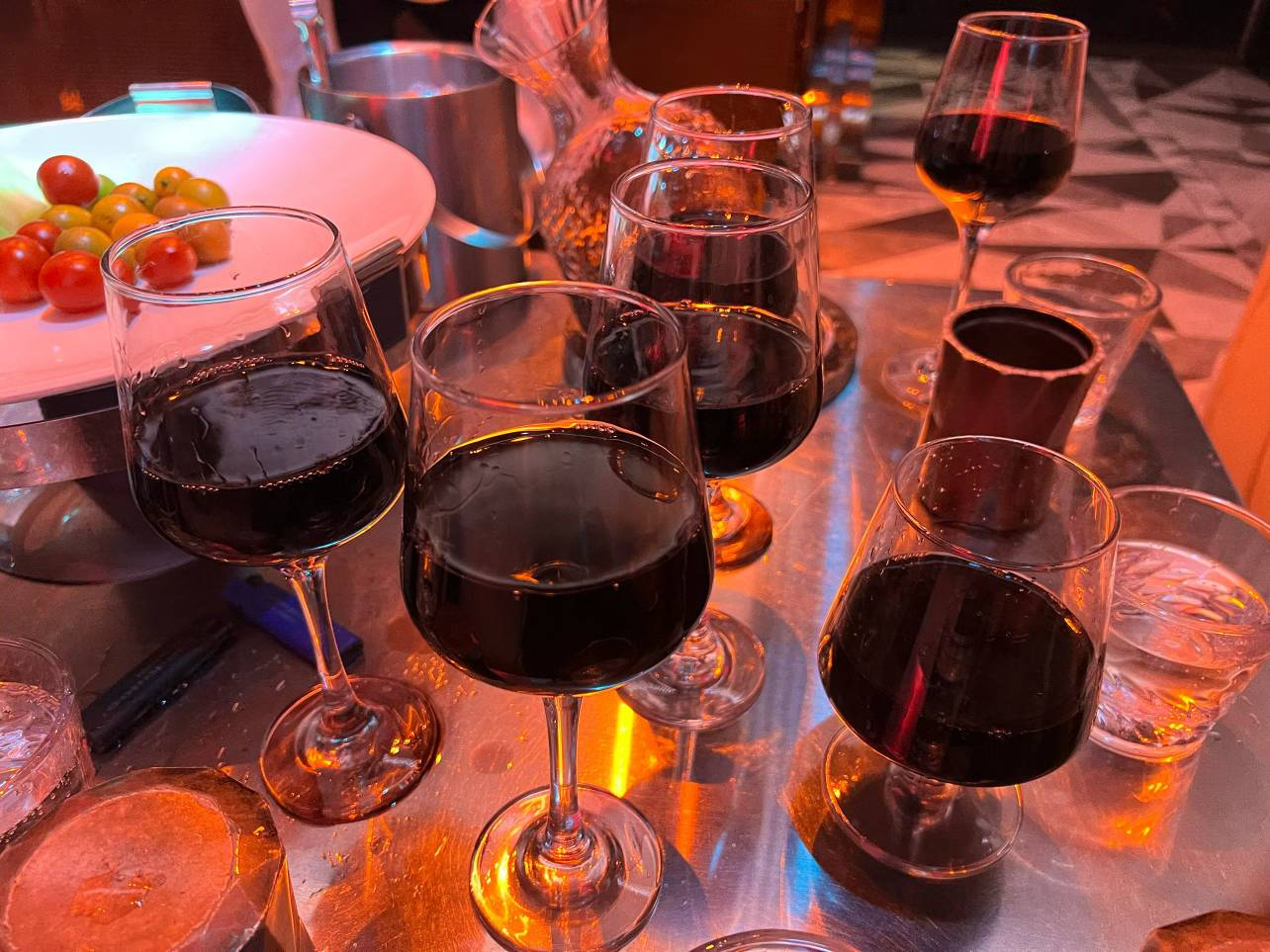 终有一天，你会静下心来，像个局外人一样回顾自己的故事，然后笑着摇摇头，浮生不过梦57 / 作者:酒肉和尚 / 