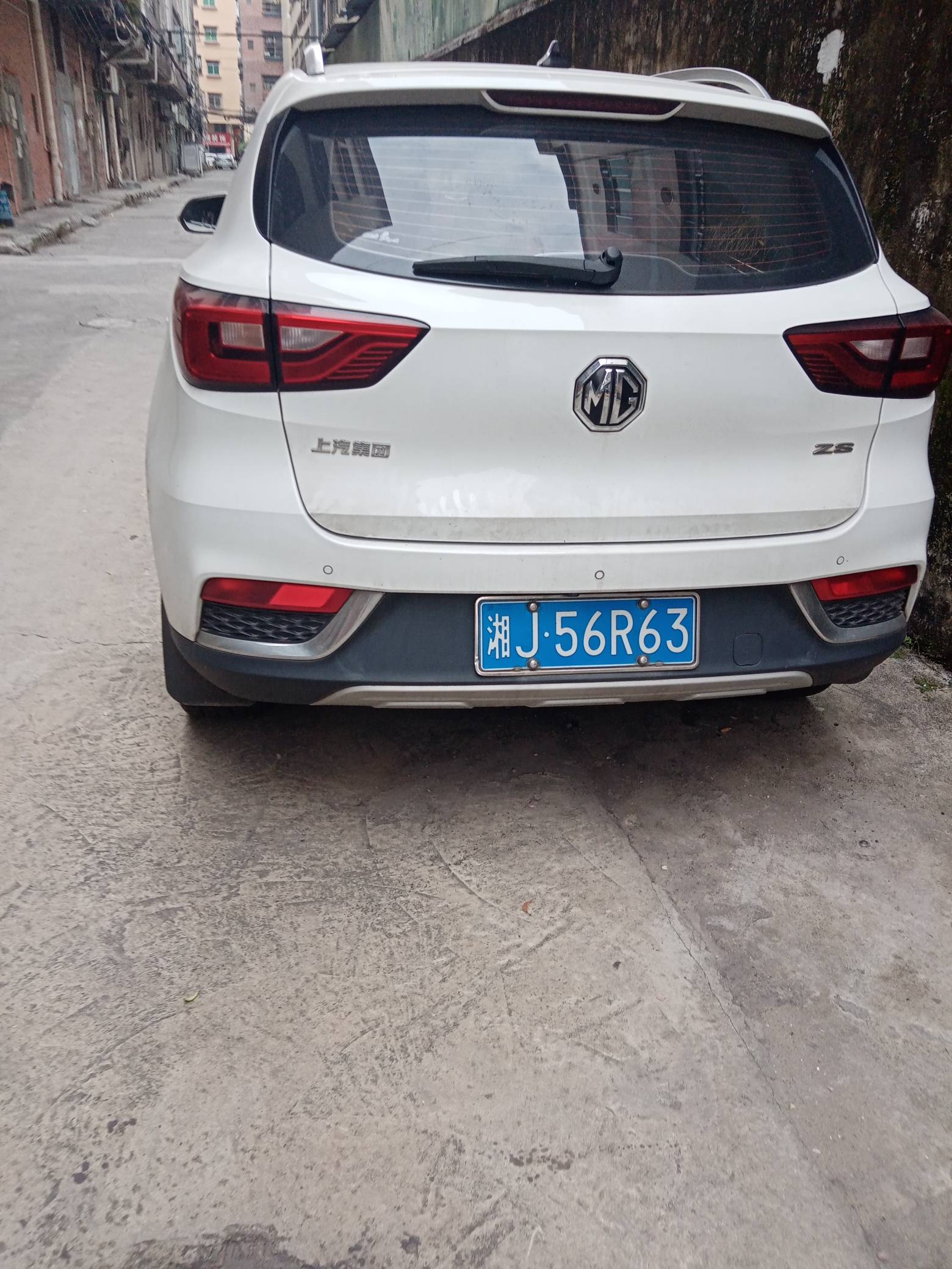 老哥们，回家过年钱比较充足的情况下要不要买个苹果17，然后换一身新衣服？

64 / 作者:挂壁仔等着吃饭 / 