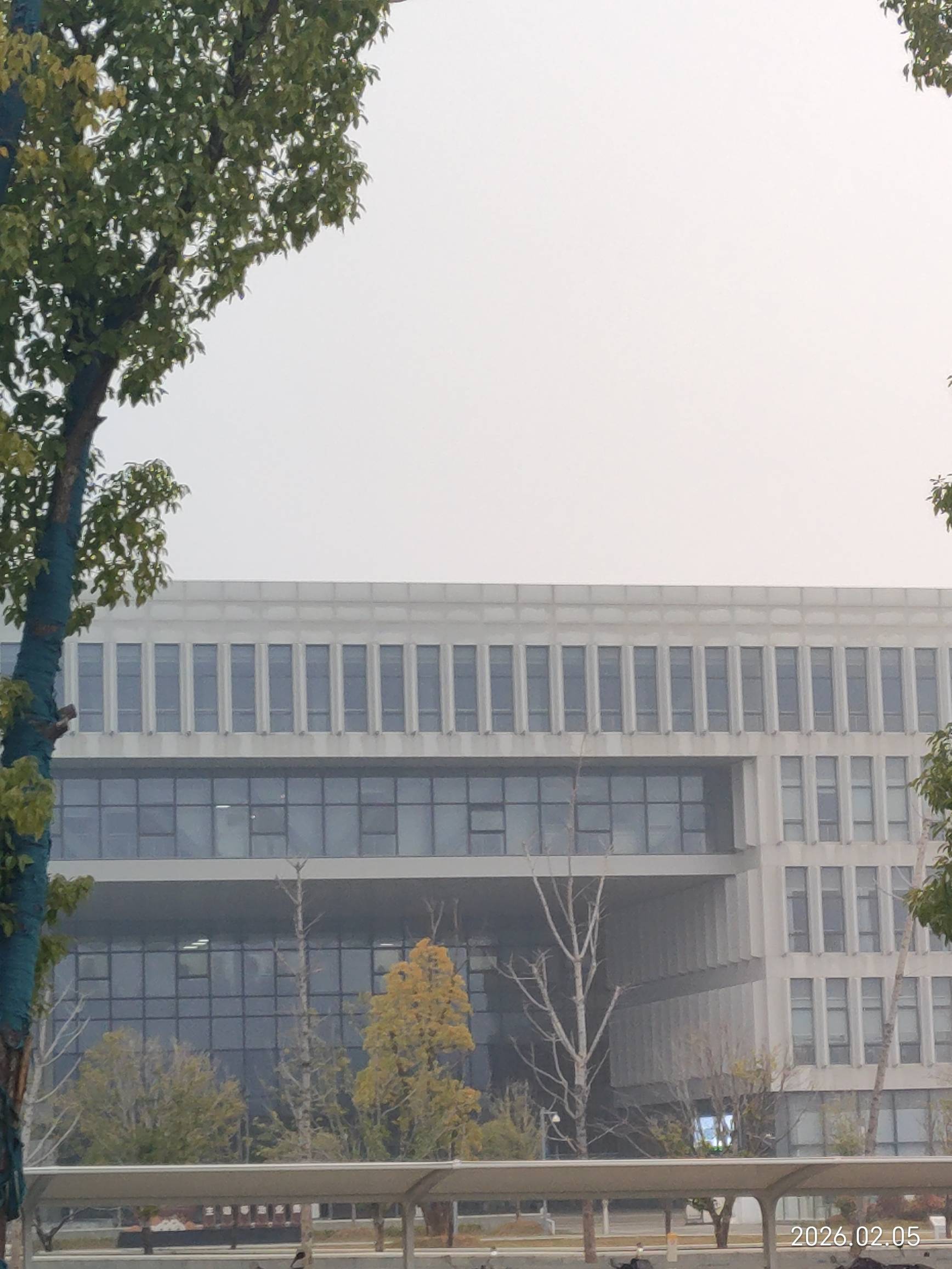 老哥们，以前社牛，现在有点社恐咋回事，身份证掉了来市民之家补办，人多感觉有点社恐0 / 作者:红菜苔 / 