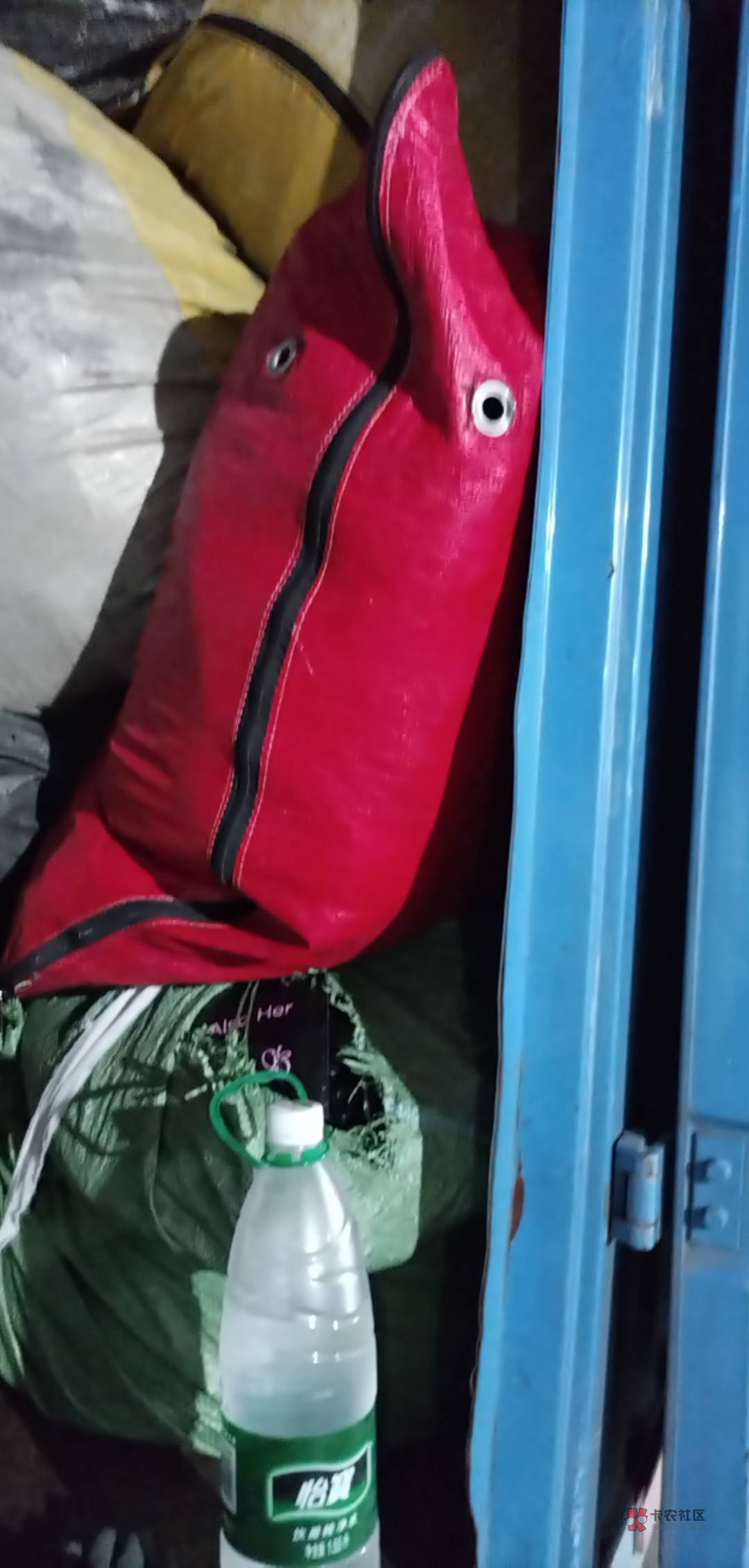 一千块钱能回家过年威震八方吗？算上回家的车票 回家买东西花的钱 要出门的车票，10004 / 作者:理理理66 / 