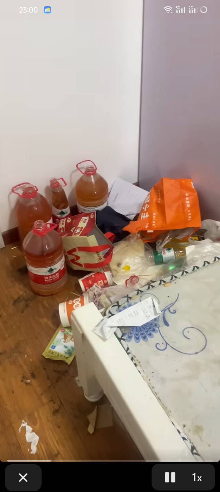 这是谁的部下 旁边就是厕所 你非要搞瓶里





15 / 作者:卡农鼻祖 / 