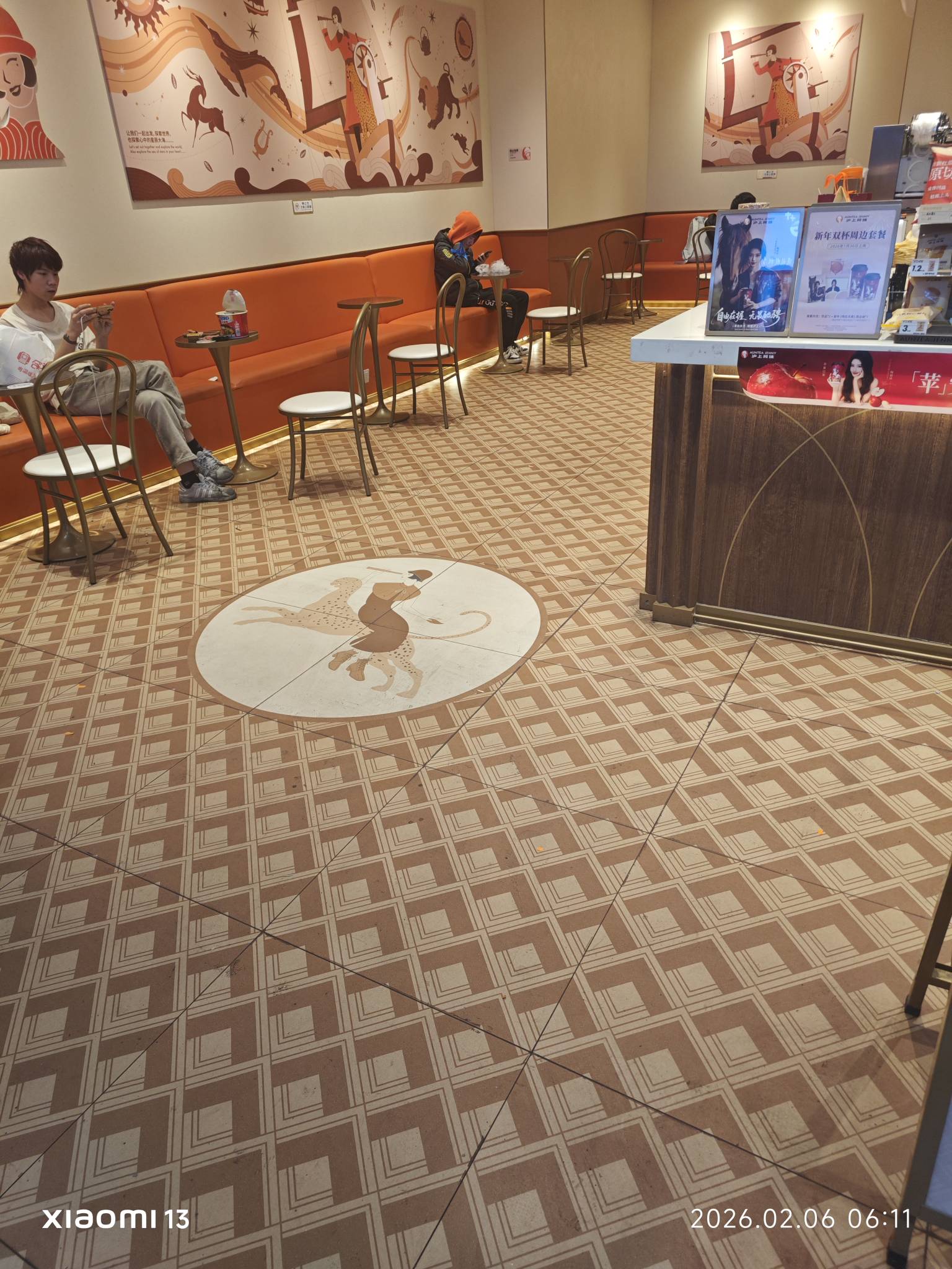 挂壁仔 把奶茶店当家了



74 / 作者:我是雄霸 / 