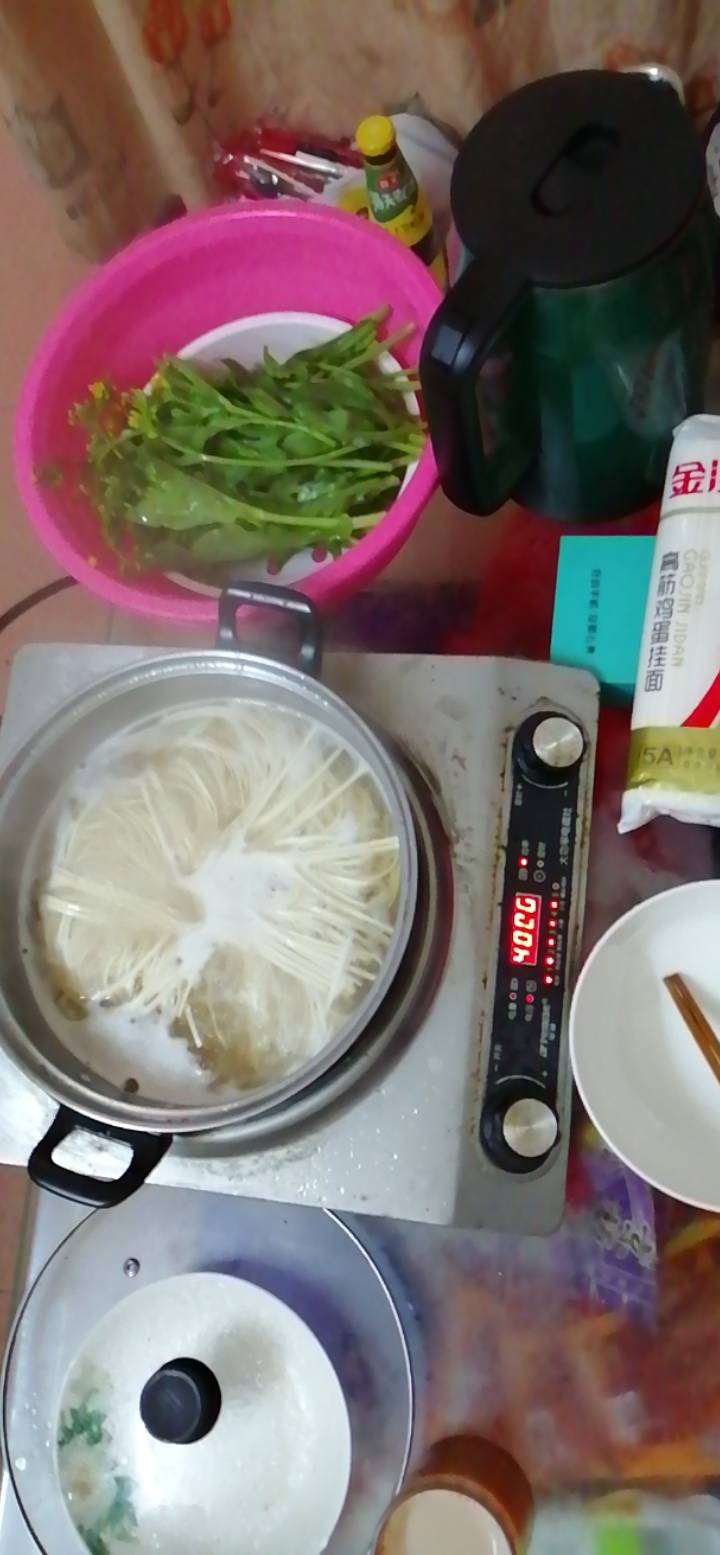 老哥对不起，只能搞点挂面，清汤寡水

68 / 作者:专业吃席 / 