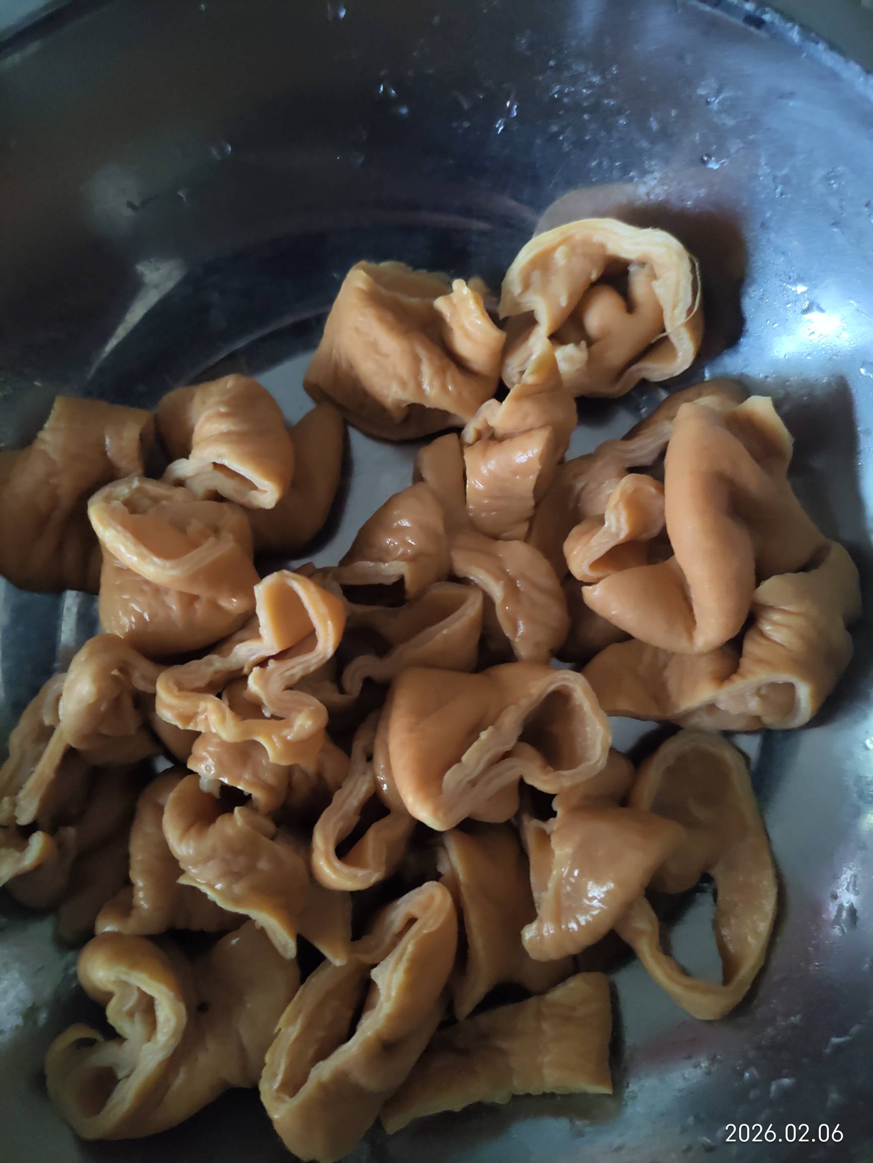 瘫痪挂比房，昨晚超市买了点卤大肠放冰箱，今天中午拿出来炒，一闻味道嗖了，大腿拍断3 / 作者:红菜苔 / 