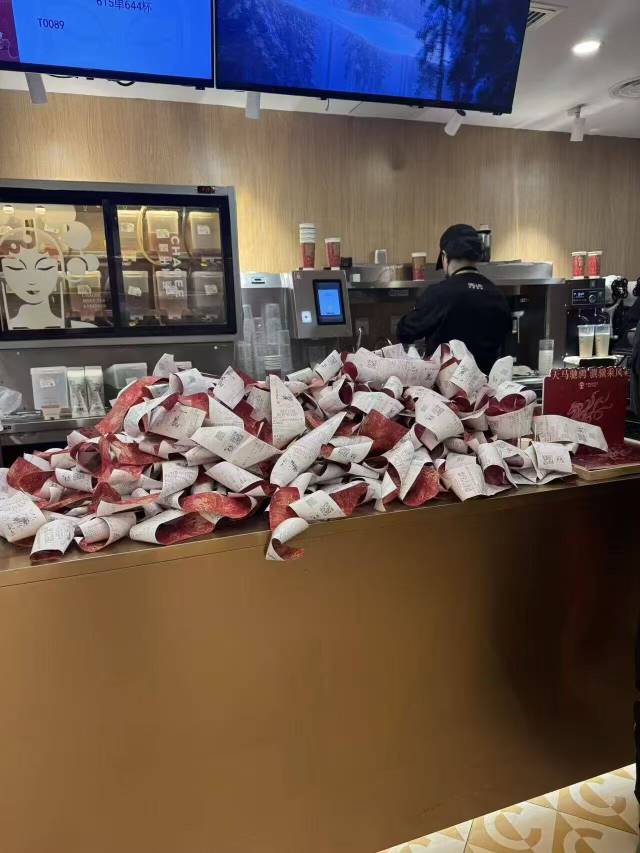 老哥们别催了十八线小城市都爆单了

27 / 作者:陌上花开ii / 