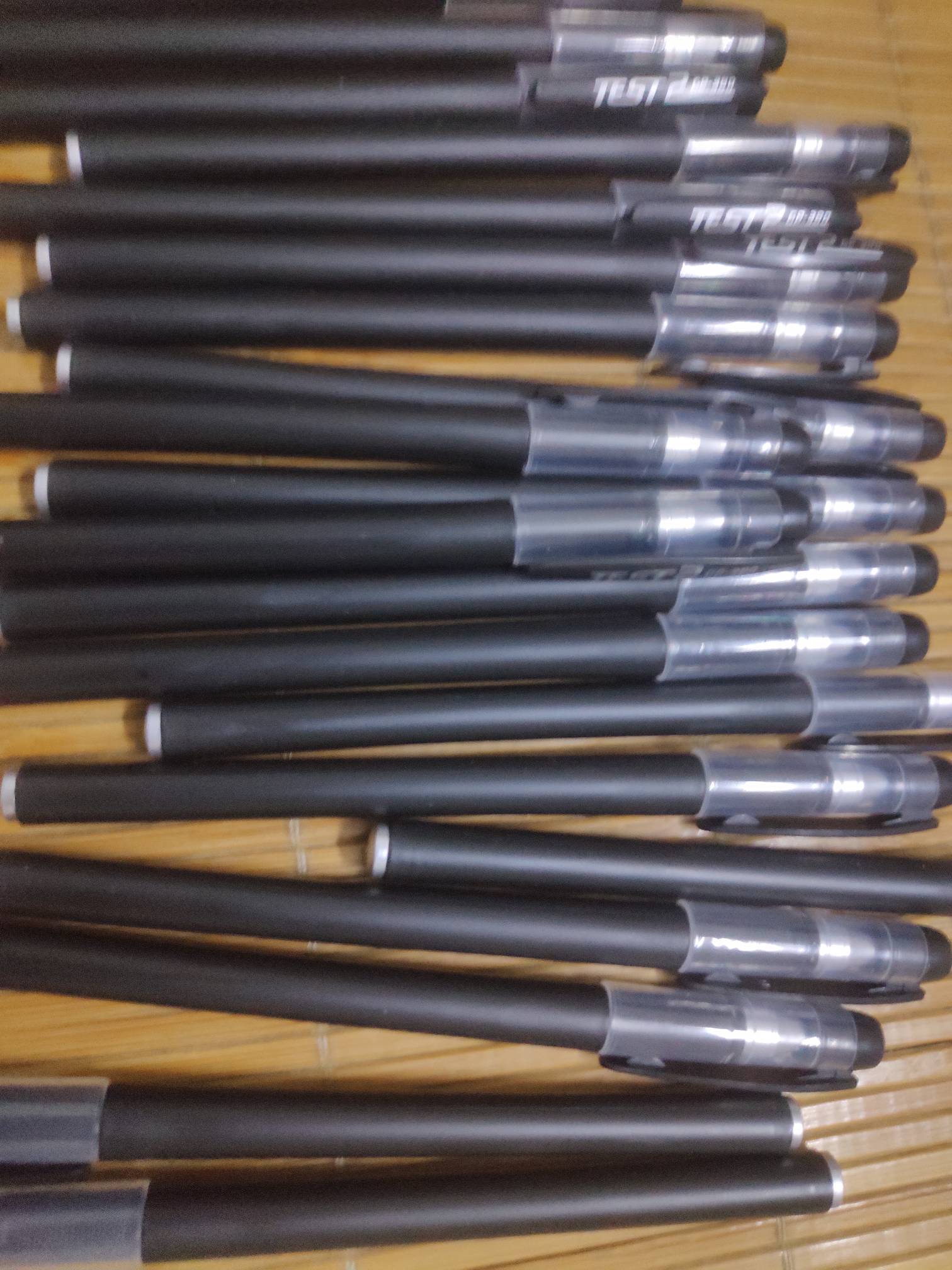 一毛钱20支笔，好好学.写字，进厂填表别人都不知道你写的什么字


58 / 作者:朱铁胆 / 