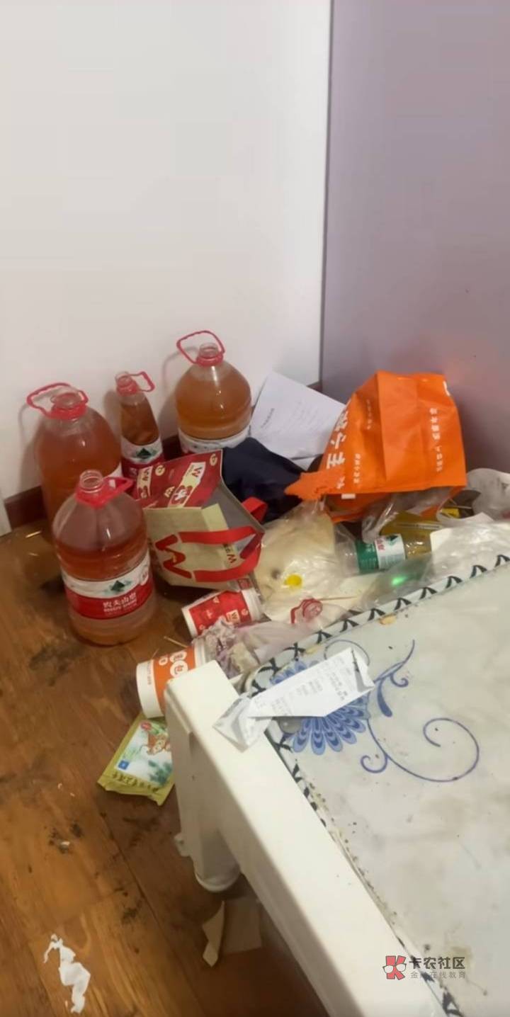 一毛钱20支笔，好好学.写字，进厂填表别人都不知道你写的什么字


50 / 作者:朱铁胆 / 