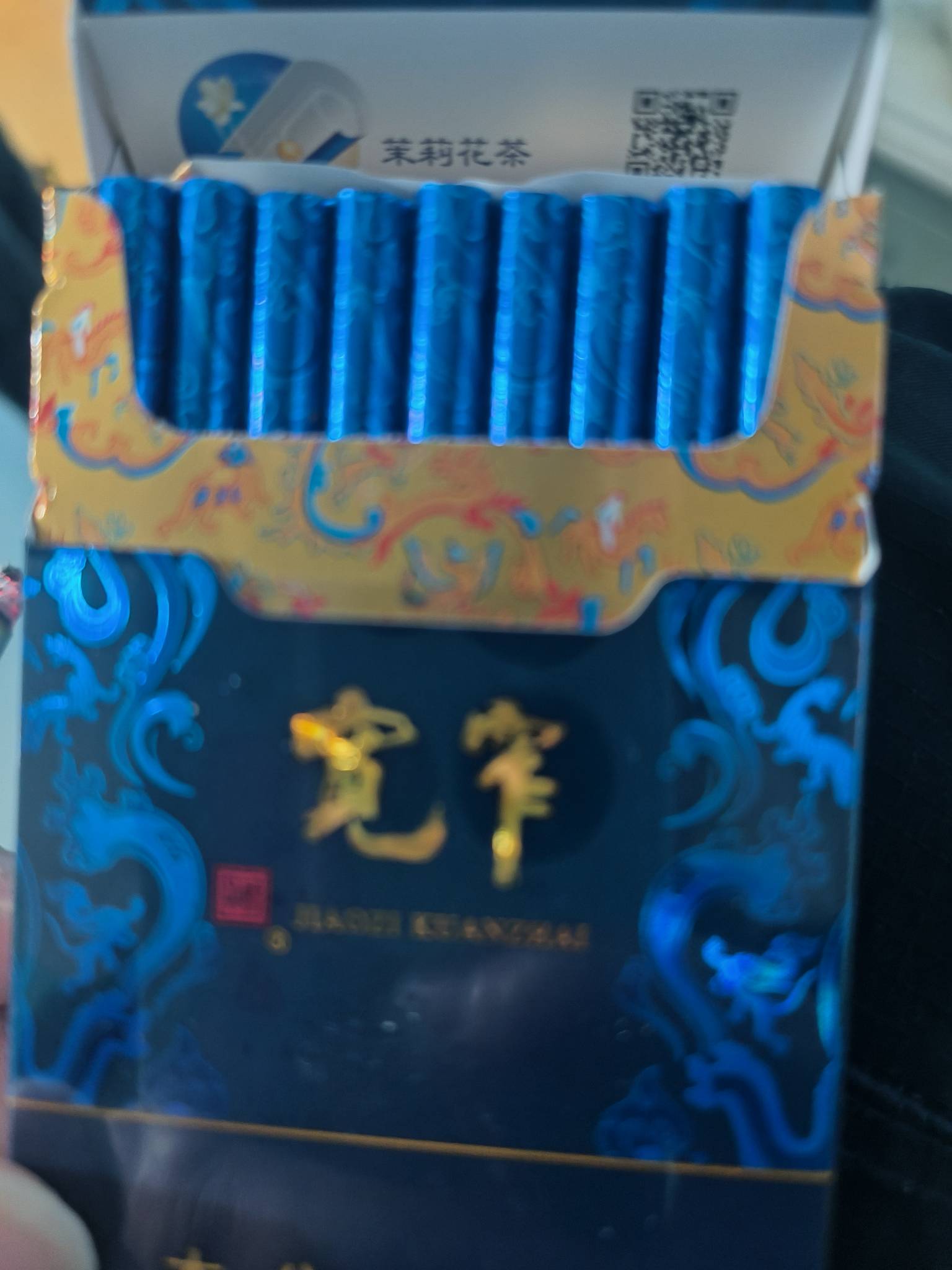 老哥们，这个烟多少钱 刚刚线下见面老哥给的

55 / 作者:挂壁老哥gg / 