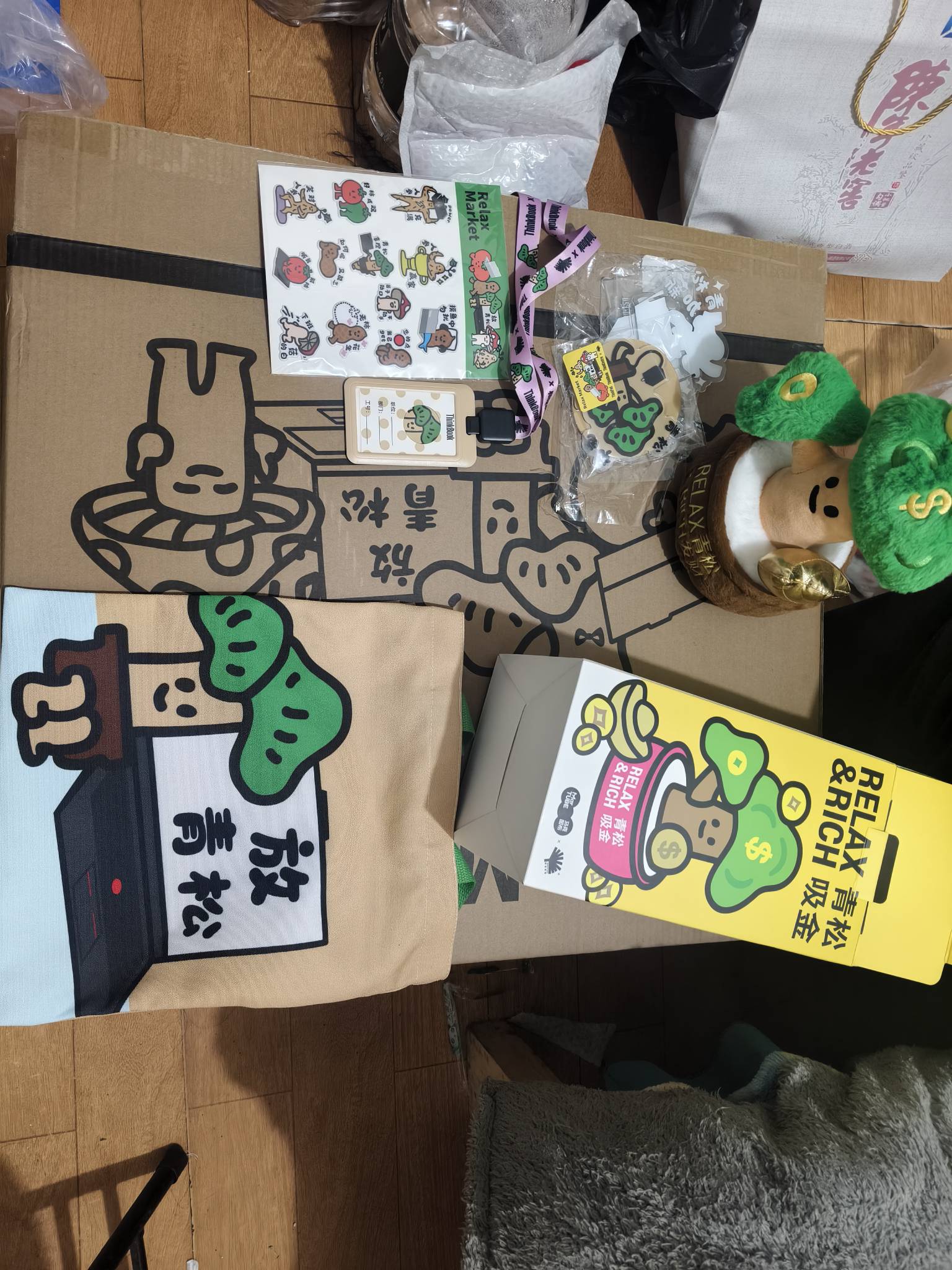 植物盲盒还有粤工会的手环外地也发


77 / 作者:大王不要不要 / 