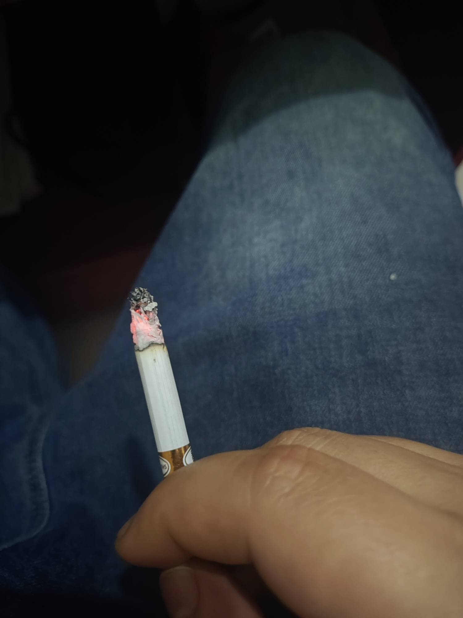 小沫我好寂寞，一个人喝酒一个人抽烟



24 / 作者:先天挂逼圣体 / 