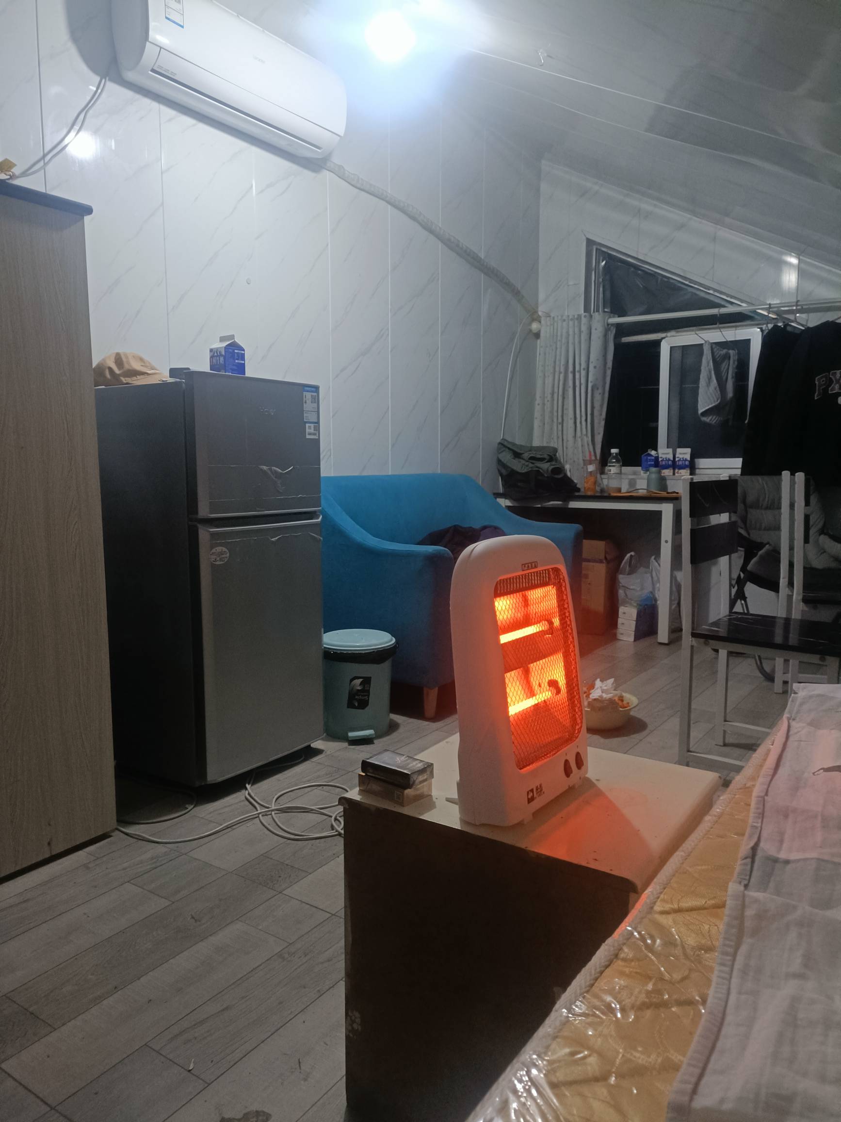 不回家的，大年30只能出租房，吃泡面了，这里外卖都关门了

11 / 作者:少女的梦魇 / 