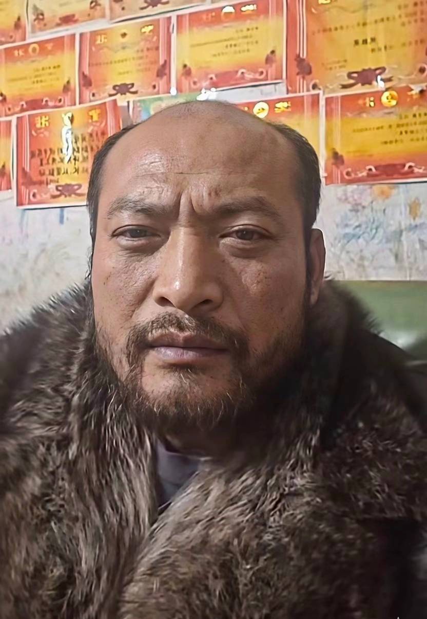 本人男，28岁找女朋友
要求
1：要长得漂亮的，身材必须特别好的，要特别有钱的
2：要71 / 作者:先天挂逼圣体 / 