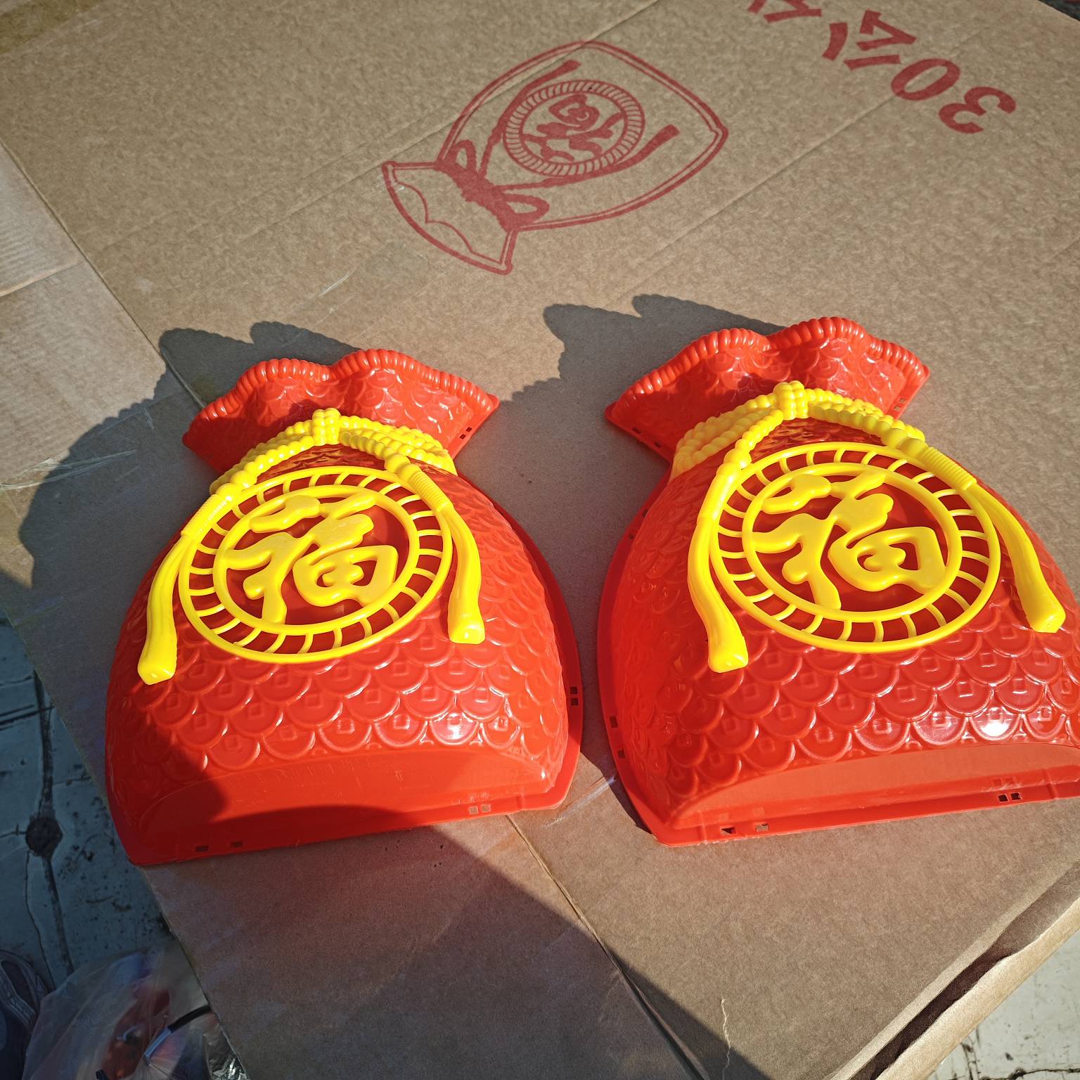 有没有老哥来干的，两个灯笼扣一起就行，是个人就能干，一天6百



34 / 作者:卡农咚咚 / 