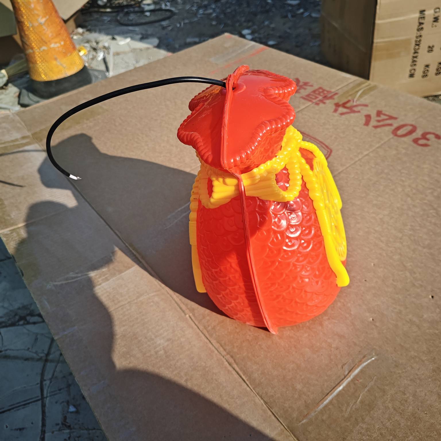 有没有老哥来干的，两个灯笼扣一起就行，是个人就能干，一天6百



37 / 作者:卡农咚咚 / 