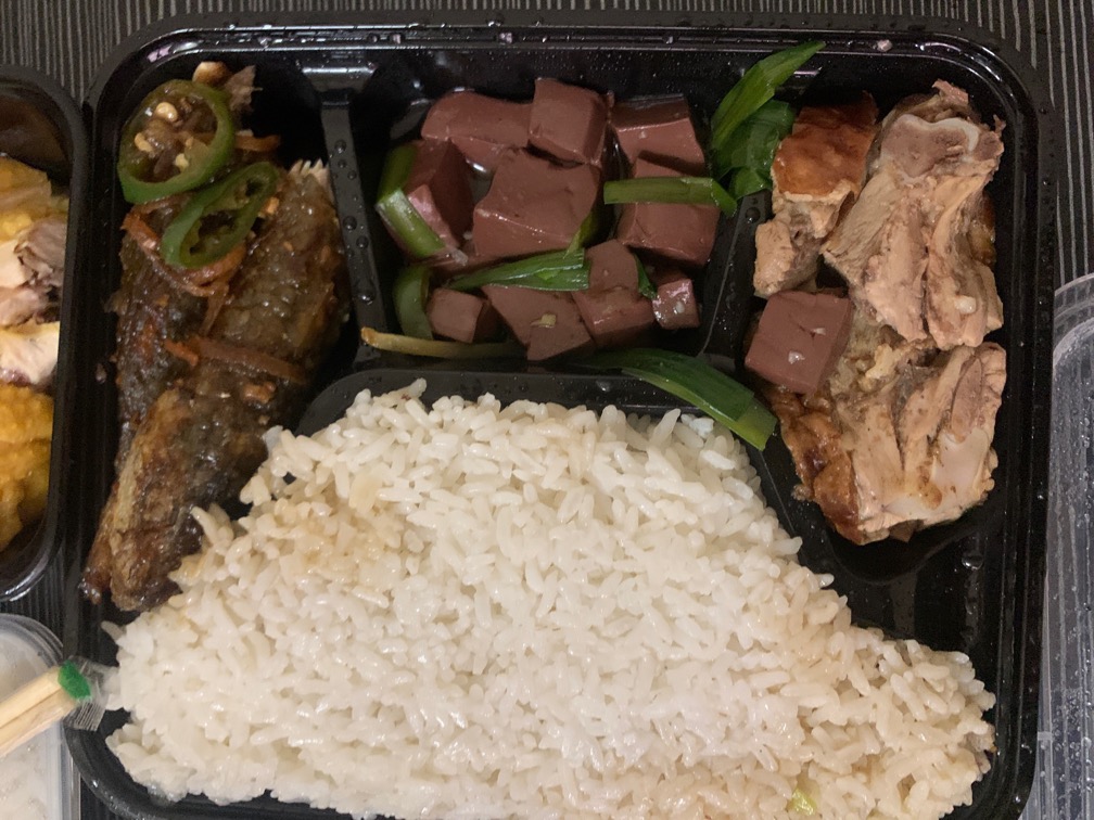  吃 老哥们


78 / 作者:小鬼是魔鬼 / 