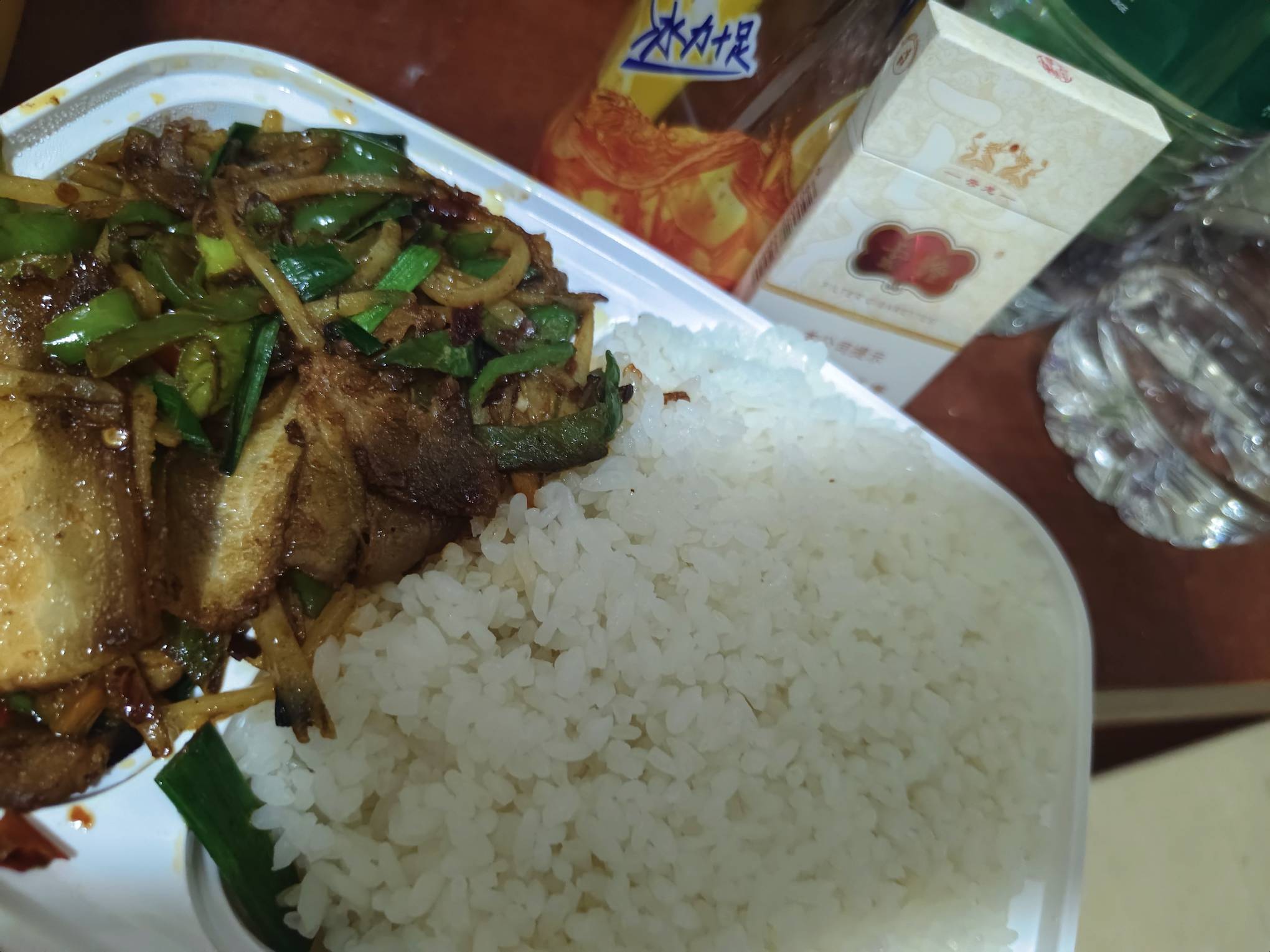 挂壁饭挂壁烟挂壁水

58 / 作者:三朵桃花11 / 