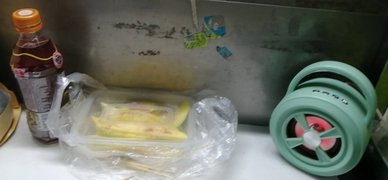 夜班零嘴16块，加上烟18，今晚就花34

73 / 作者:专业吃席 / 