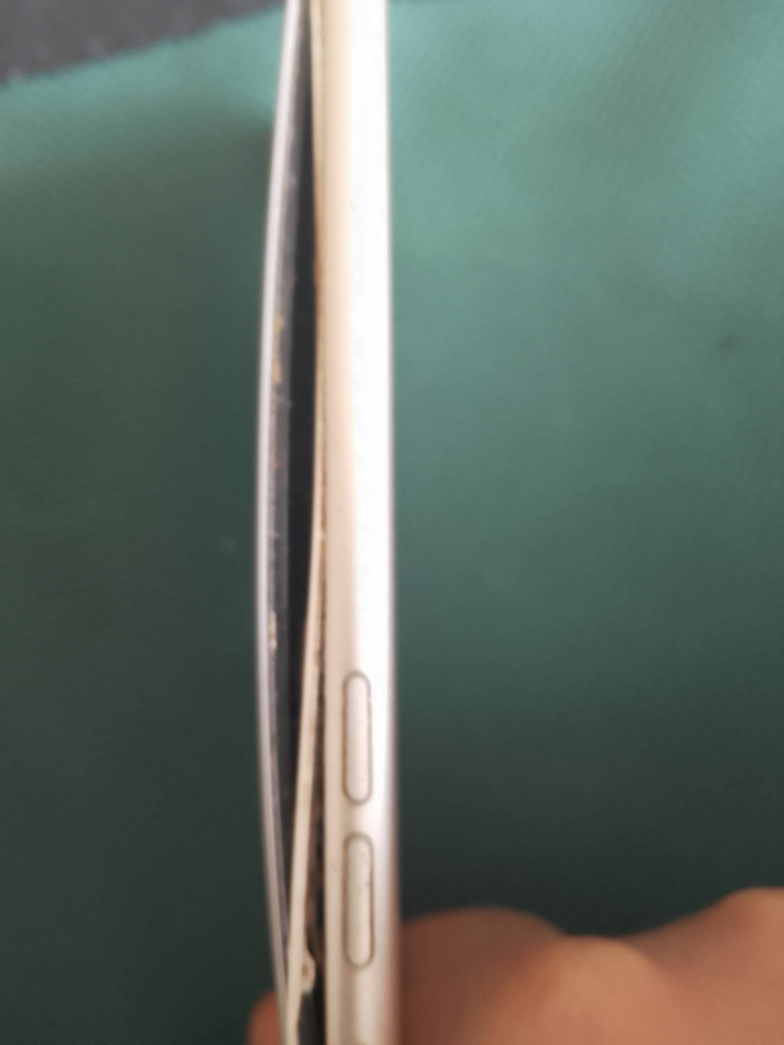 苹果7开机还能用，卡的不行，想安装巨魔，但这帐户不知道了。登陆一个显示已存在


44 / 作者:上世人 / 