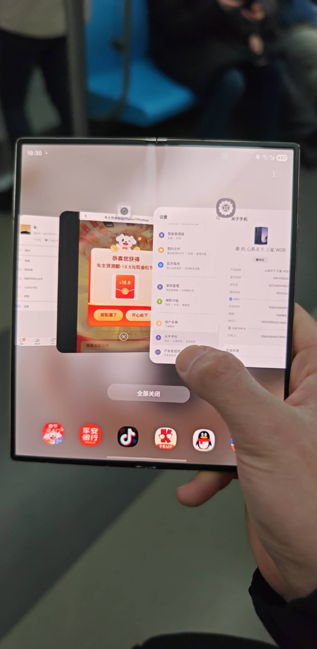 在地铁也是吃上了

43 / 作者:罗之豪 / 