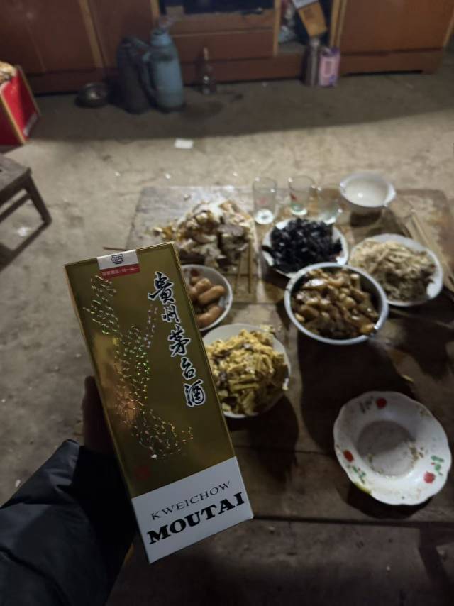 老哥们来吃饭

86 / 作者:低保小垃圾 / 