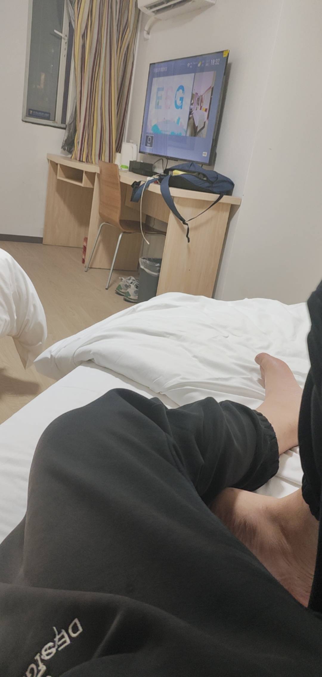 瘫痪在酒店，谁来救救老哥啊，

40 / 作者:末日躺地哥 / 