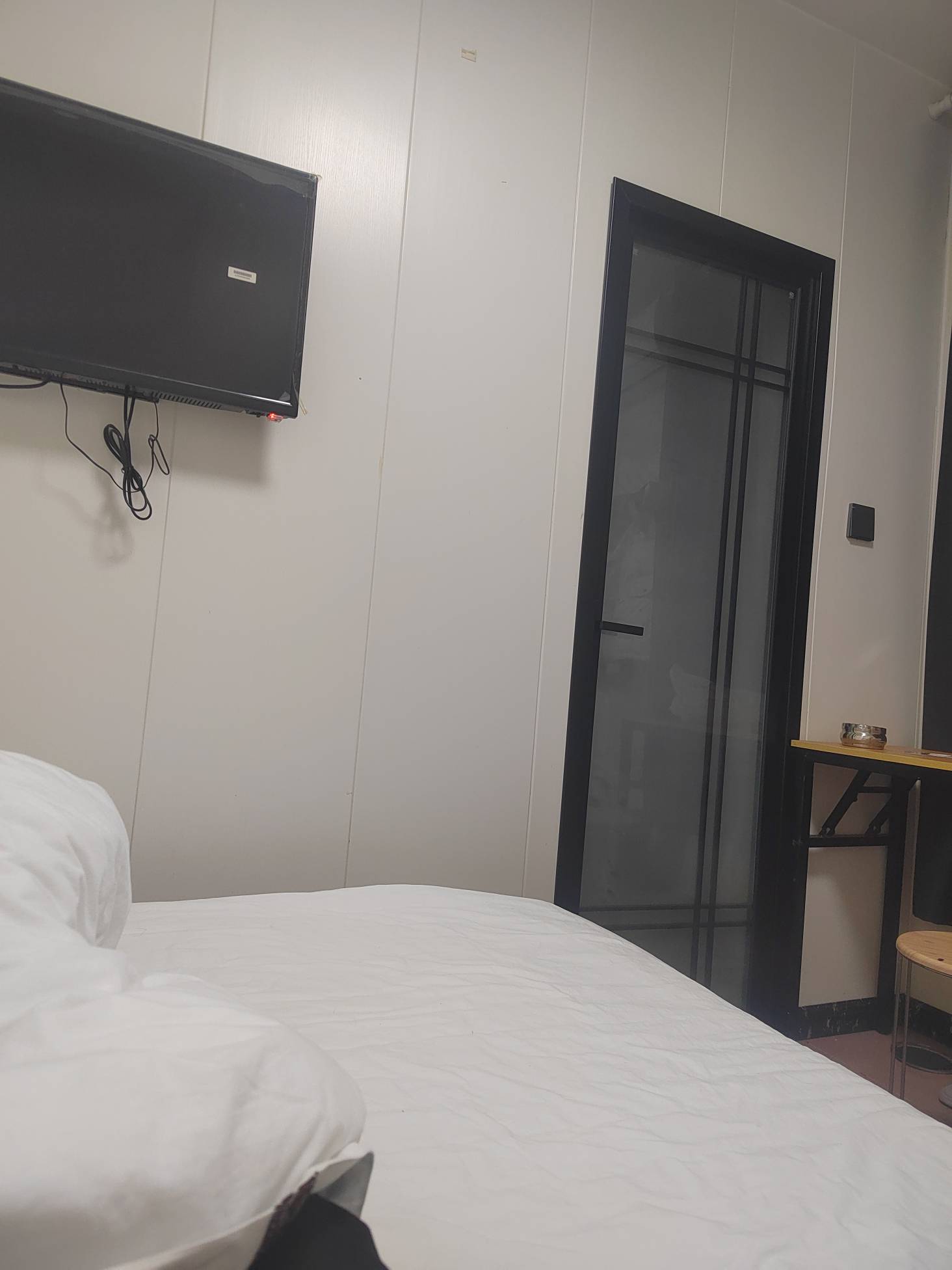 咋办阿老哥们，过年要在挂壁房躺着了，连个说话的人都没有，兜里还有1700块，动都动不14 / 作者:祁同伟 / 