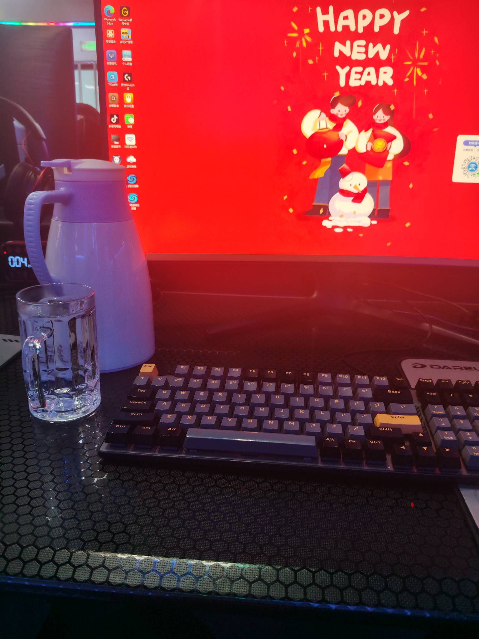 现在网吧服务这么好的，还有白开水

11 / 作者:鹅鹅鹅鹅的神 / 