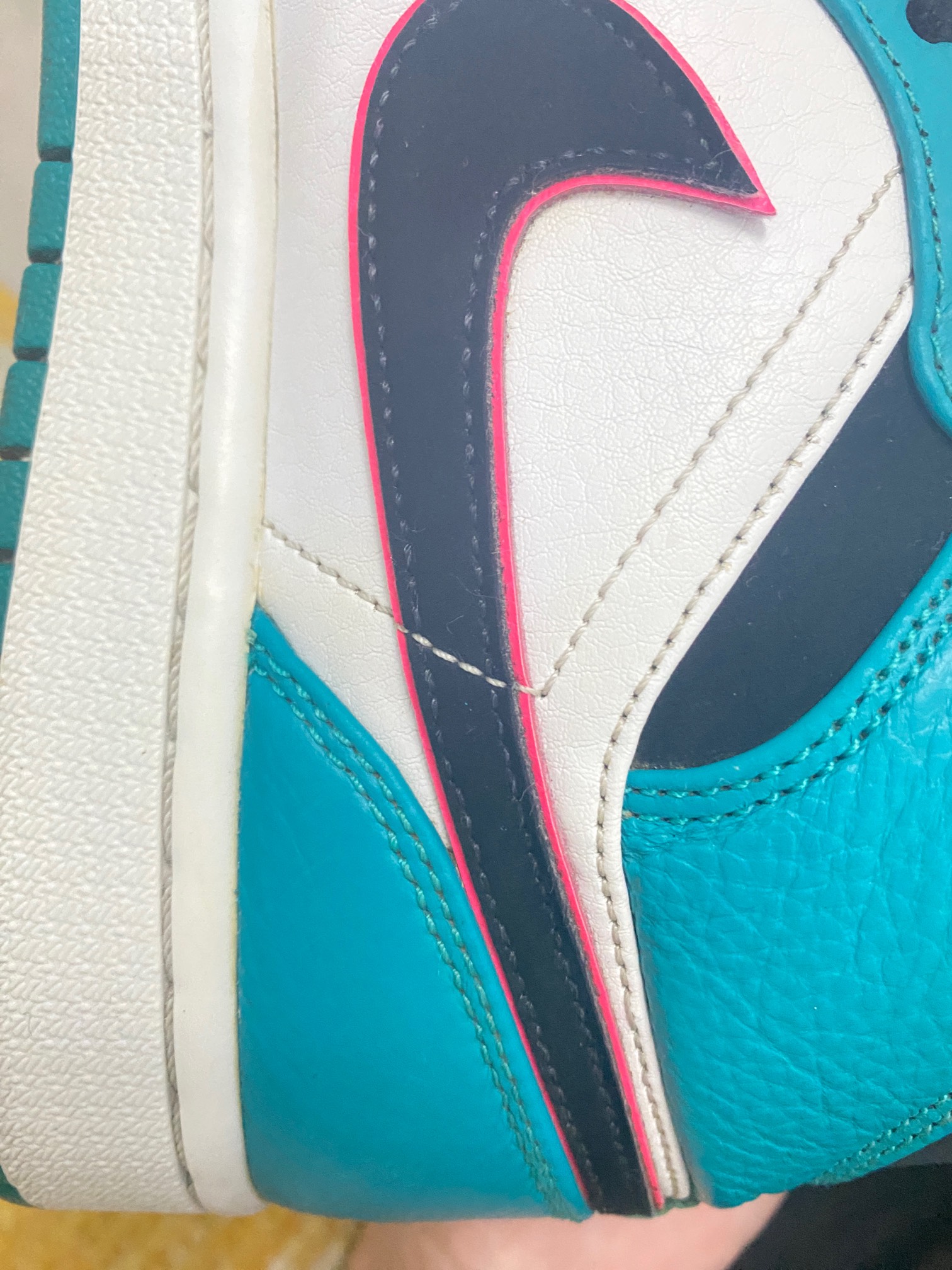 鸿星尔克前几天鞋边开胶了现在有点大了，用啥胶能黏住，502不行

87 / 作者:今天作业没毕业 / 