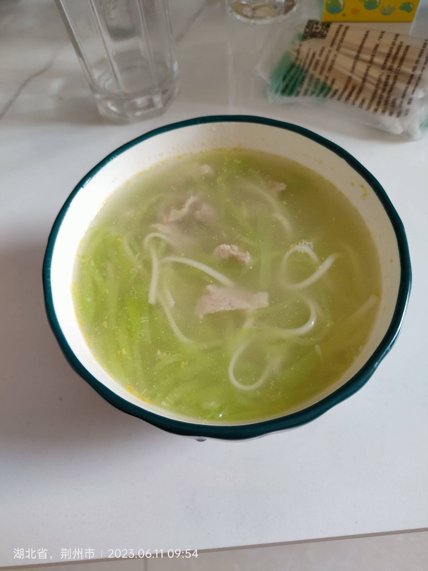 老哥们，好想吃家里的饭菜了，蒜叶子炒香肠，鱼头萝卜丝火锅，蒸牛肉，蒸鱼糕！！！

79 / 作者:雅俗共赏2021 / 