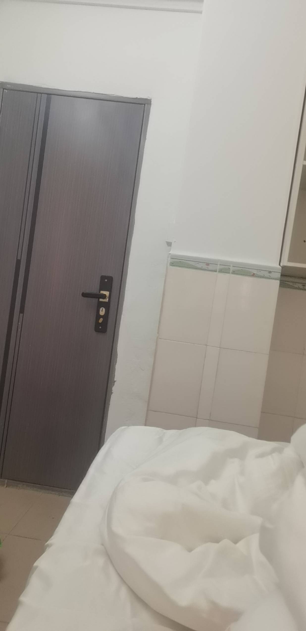 挂壁宾馆老板说他今天要回家过年了，咋整。他回去了我住哪，现在就我一个人住着这个月72 / 作者:懂哥 / 