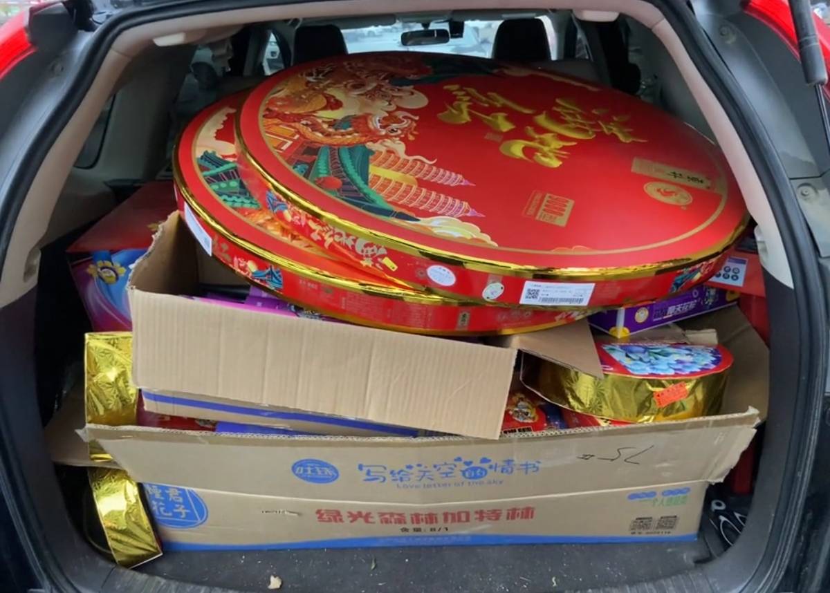 花巨资，这下是真的敲锣打鼓了

10 / 作者:凤鸣 / 