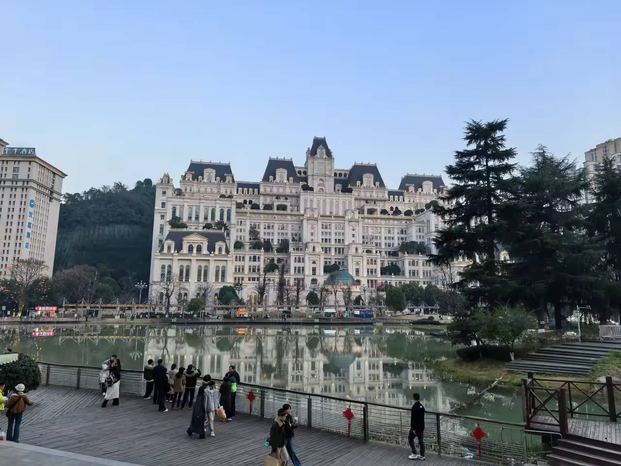 老哥们，来贵阳白宫给大妈打卡了


82 / 作者:小谦谦 / 