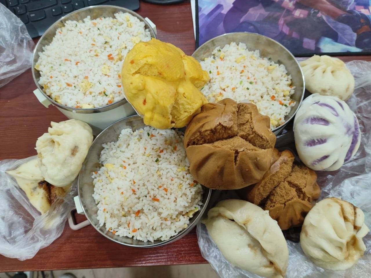 老哥们吃饭了



5 / 作者:啦啦啦啦啦乖乖 / 