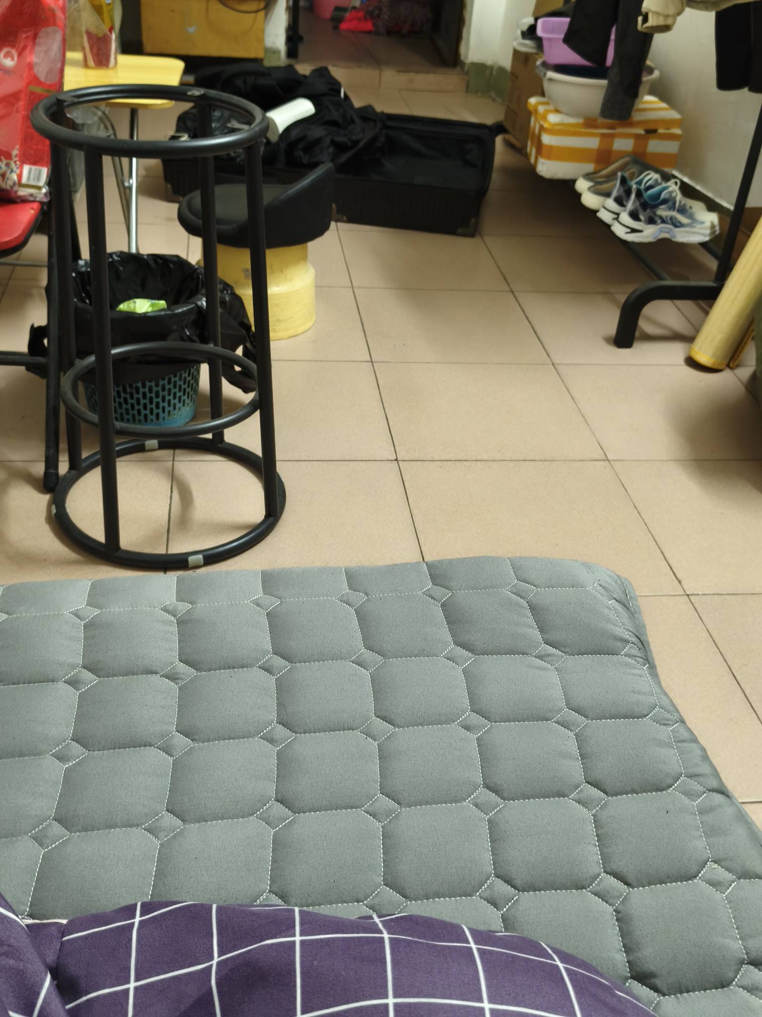 两个挂壁仔一起过年房租都交不起了

2 / 作者:沉默_是金 / 