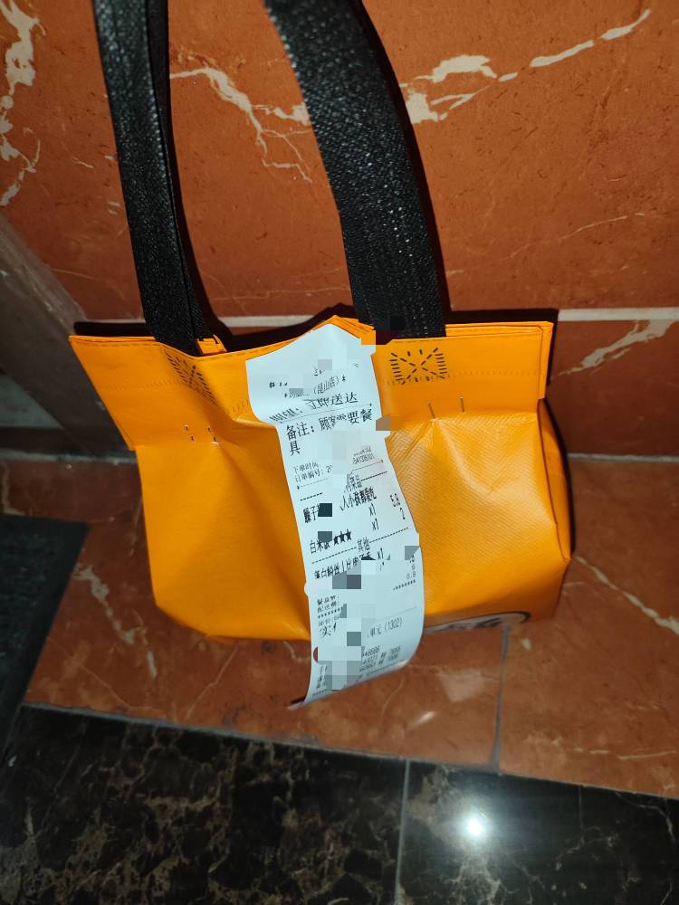 跑外卖心态崩了 这几天连续遇到三个吃白食的，全是.园枫景苑这边小区的，还有一个网吧28 / 作者:39岁挂壁老大哥 / 