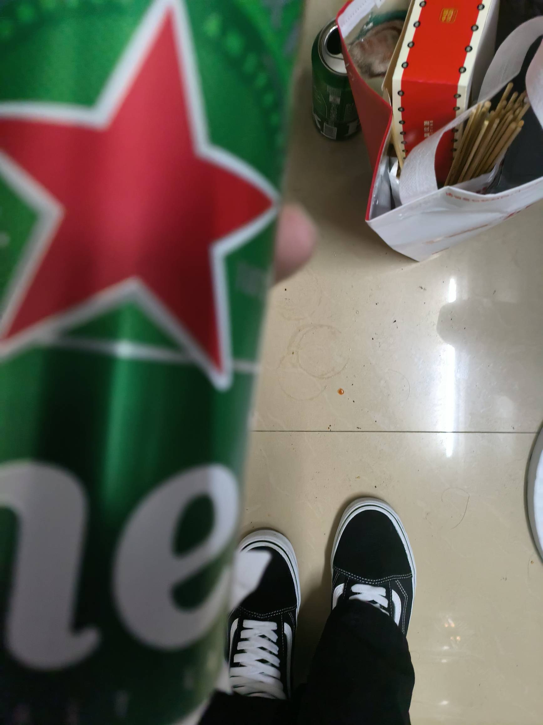 啤酒根本喝不醉，喝了6大罐的喜力喝不下了，一点感觉都没有，没了6k真的难受，想求醉89 / 作者:kim哥哥 / 