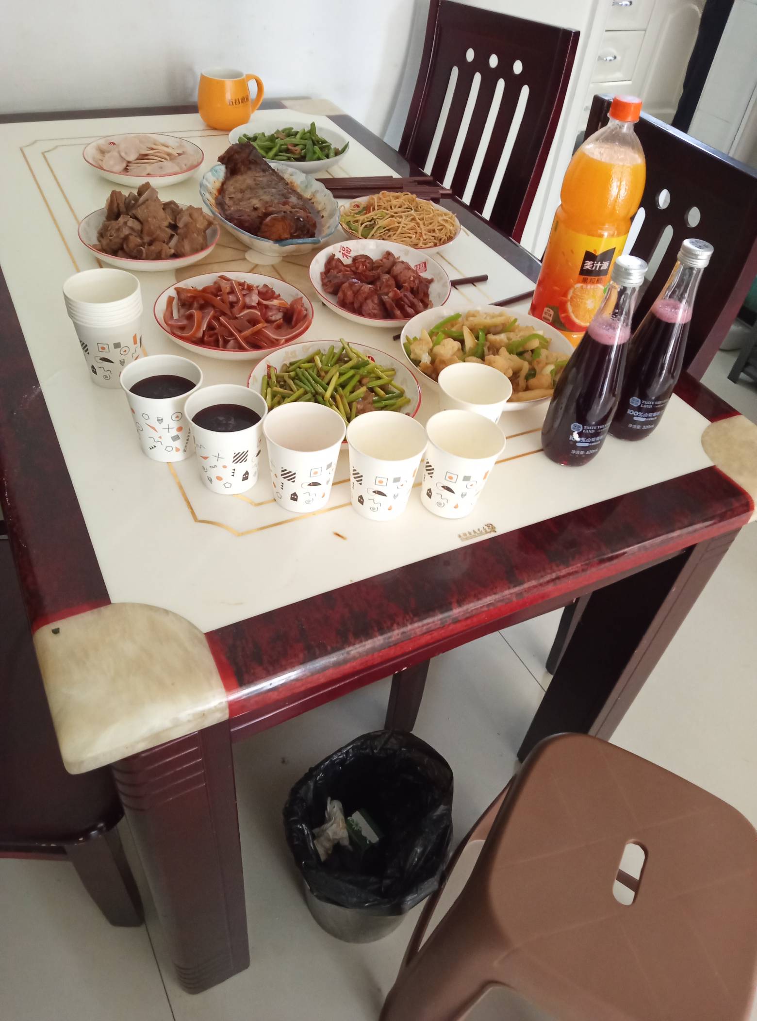 吃饱了，老哥们新年快乐

63 / 作者:取个啥啊 / 