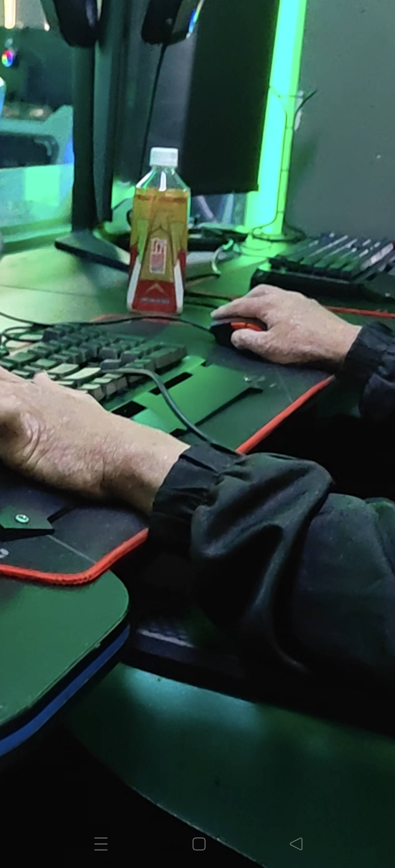 . 上个网 隔壁这是什么情况  吓得我赶紧跑了


27 / 作者:天大地大@ / 