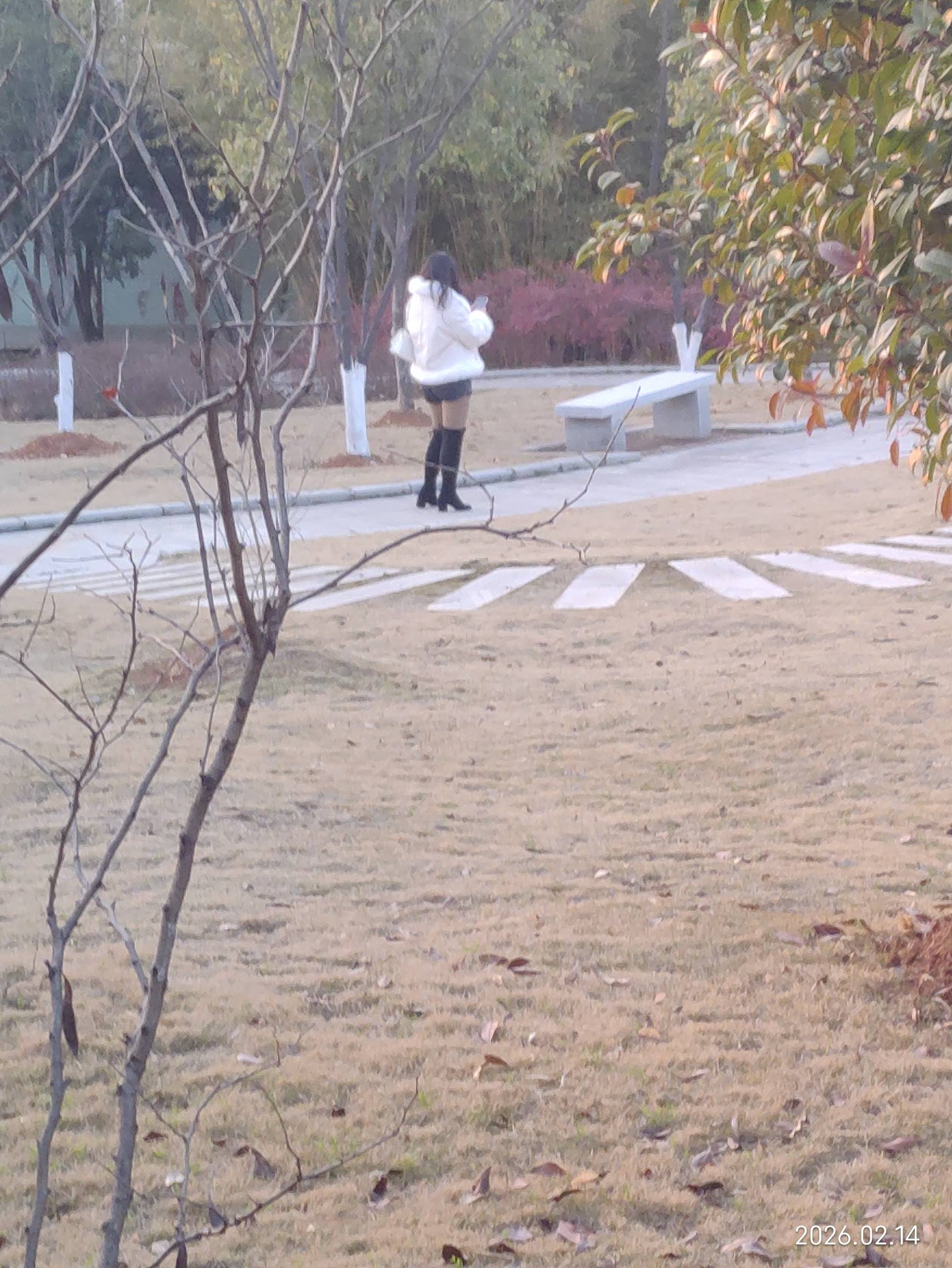 服了，发个美女老哥们乐呵一下，又没露脸也删 没必要这么严吧



98 / 作者:红菜苔 / 