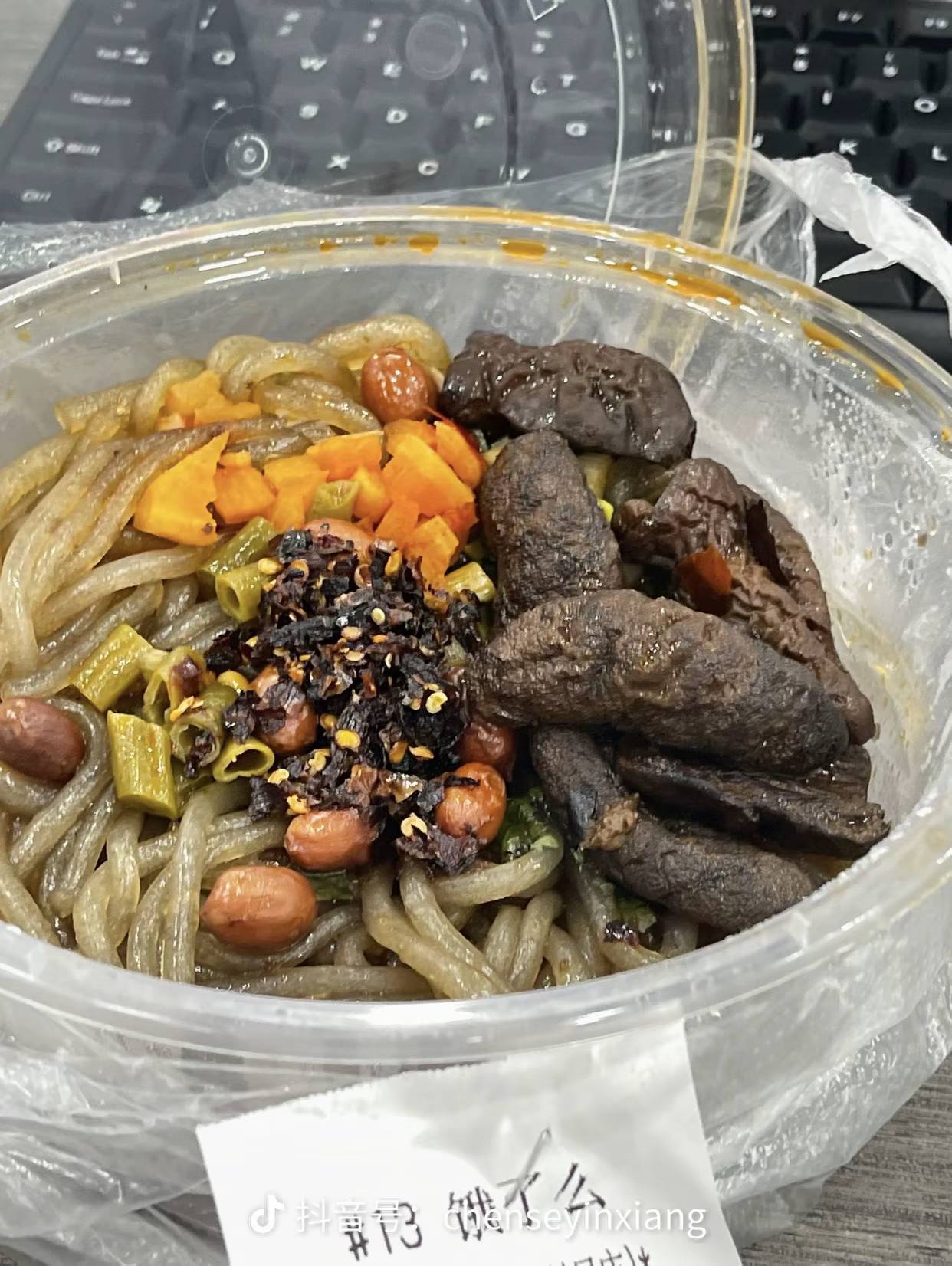 以前长的好帅。去年开断崖式摔衰老。现在照镜子真的好丑。看来30岁真的老了

99 / 作者:火星英雄7 / 